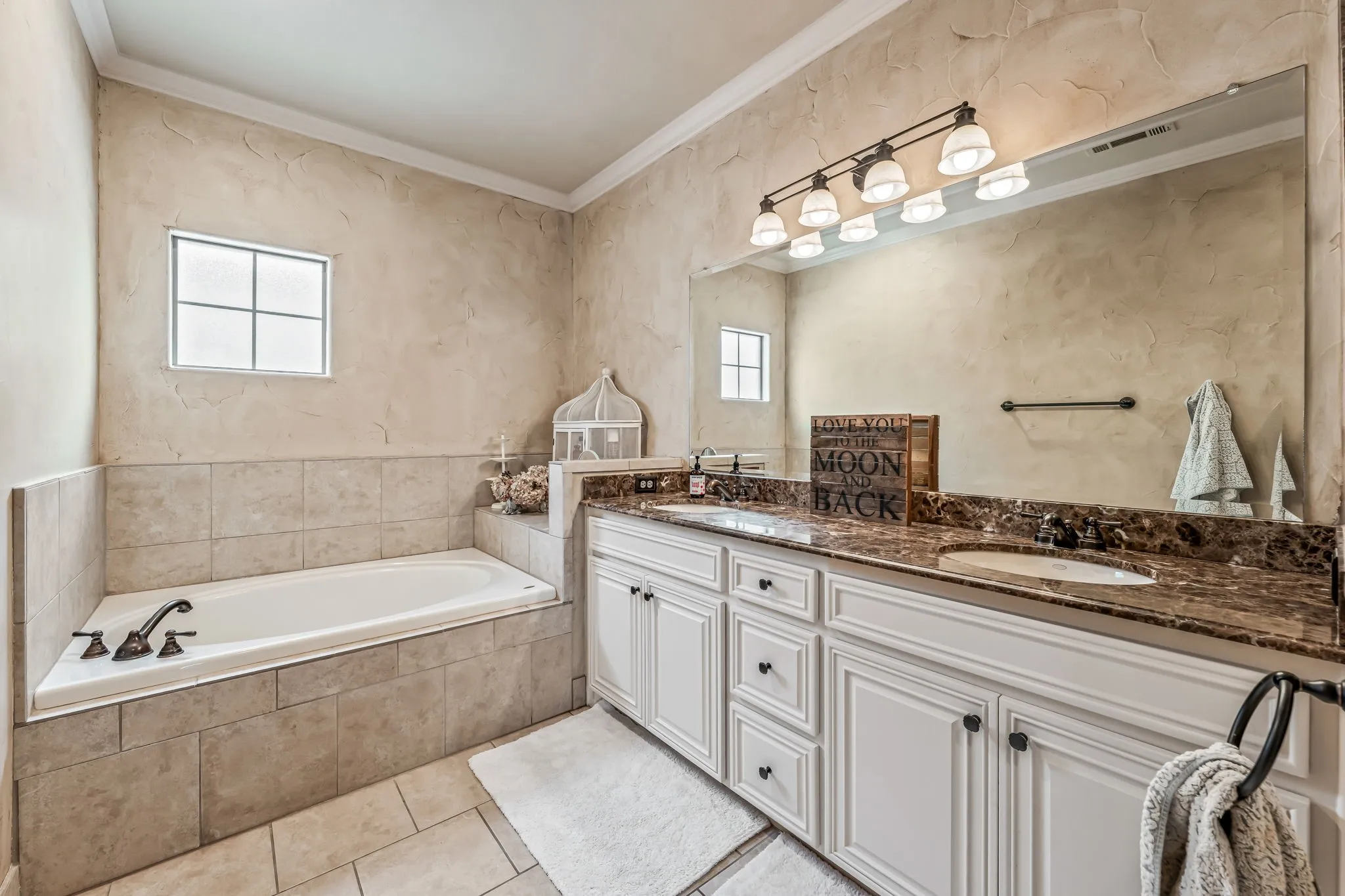 Townhouse For Sale in Dallas County , 1910 Hope Street 15, Dallas, Texas 75206, 3 Bedroom, 4 Bathroom, 2 Garage spaces, 1,758 Sqft, built in 2005, mls#21319960, Real Estate Agent in Dallas, Homes For Sale in Dallas county, Homes For Sale in Dallas, Realtor in Dallas Texas, Real Estate Brokerage Independent Realty Texas, Luminita Cordes Realtor