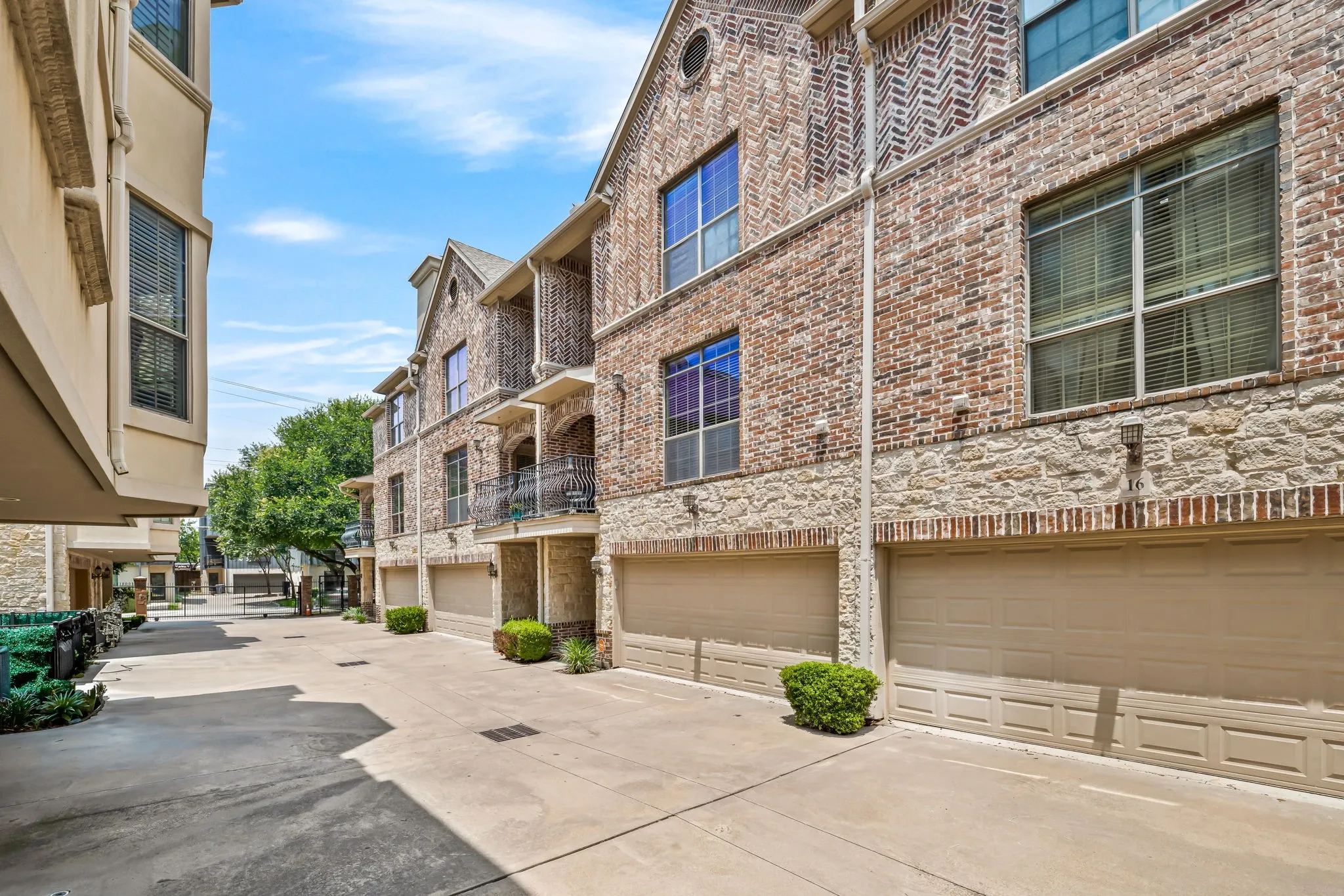 Townhouse For Sale in Dallas County , 1910 Hope Street 15, Dallas, Texas 75206, 3 Bedroom, 4 Bathroom, 2 Garage spaces, 1,758 Sqft, built in 2005, mls#21319960, Real Estate Agent in Dallas, Homes For Sale in Dallas county, Homes For Sale in Dallas, Realtor in Dallas Texas, Real Estate Brokerage Independent Realty Texas, Luminita Cordes Realtor