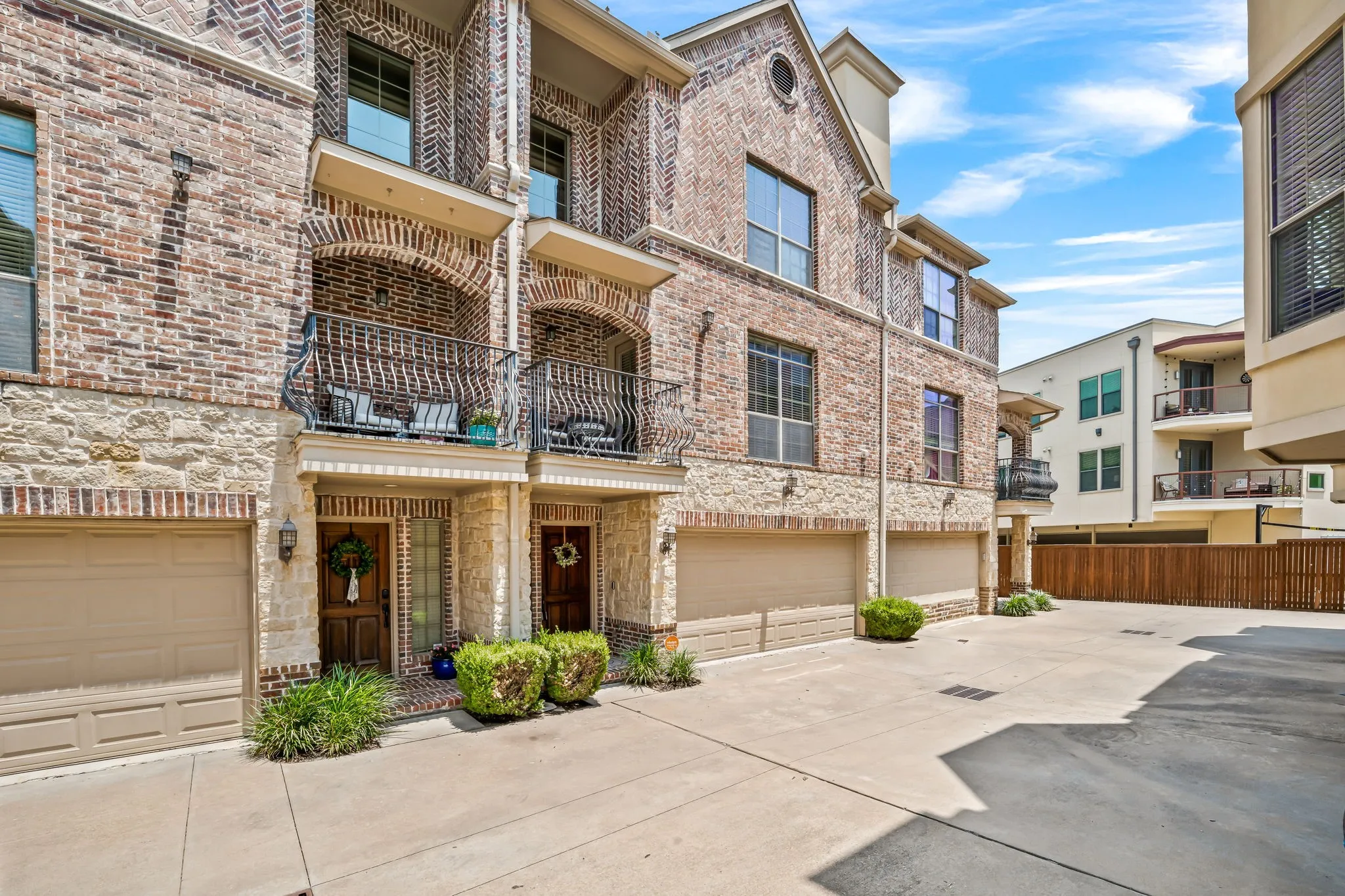 Townhouse For Sale in Dallas County , 1910 Hope Street 15, Dallas, Texas 75206, 3 Bedroom, 4 Bathroom, 2 Garage spaces, 1,758 Sqft, built in 2005, mls#21319960, Real Estate Agent in Dallas, Homes For Sale in Dallas county, Homes For Sale in Dallas, Realtor in Dallas Texas, Real Estate Brokerage Independent Realty Texas, Luminita Cordes Realtor