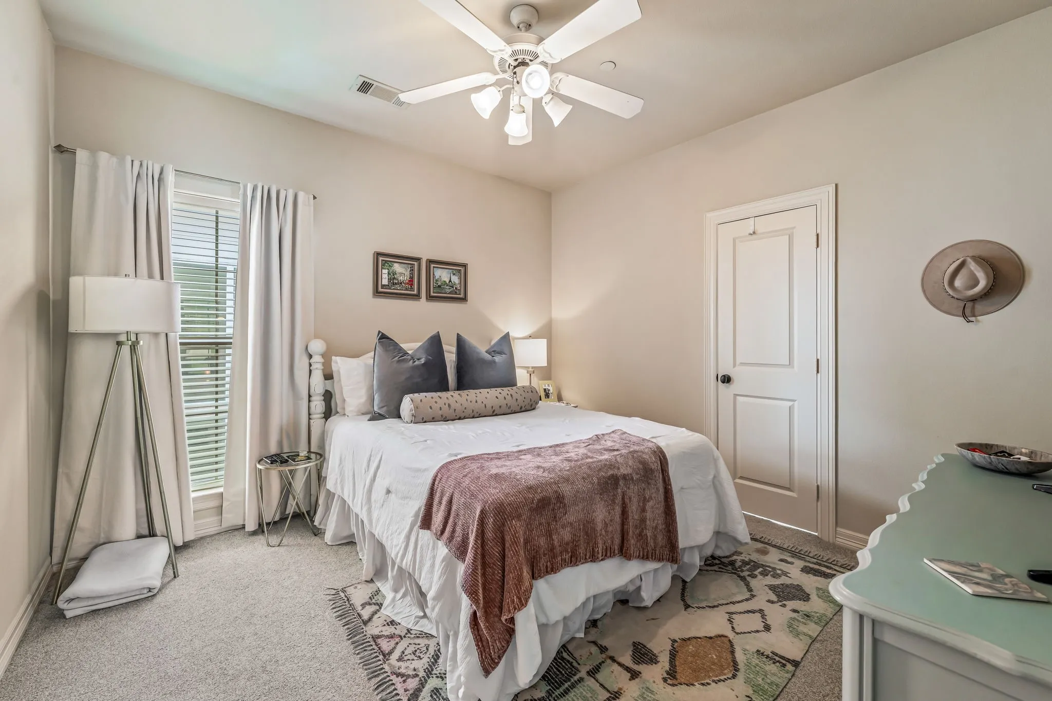 Townhouse For Sale in Dallas County , 1910 Hope Street 15, Dallas, Texas 75206, 3 Bedroom, 4 Bathroom, 2 Garage spaces, 1,758 Sqft, built in 2005, mls#21319960, Real Estate Agent in Dallas, Homes For Sale in Dallas county, Homes For Sale in Dallas, Realtor in Dallas Texas, Real Estate Brokerage Independent Realty Texas, Luminita Cordes Realtor