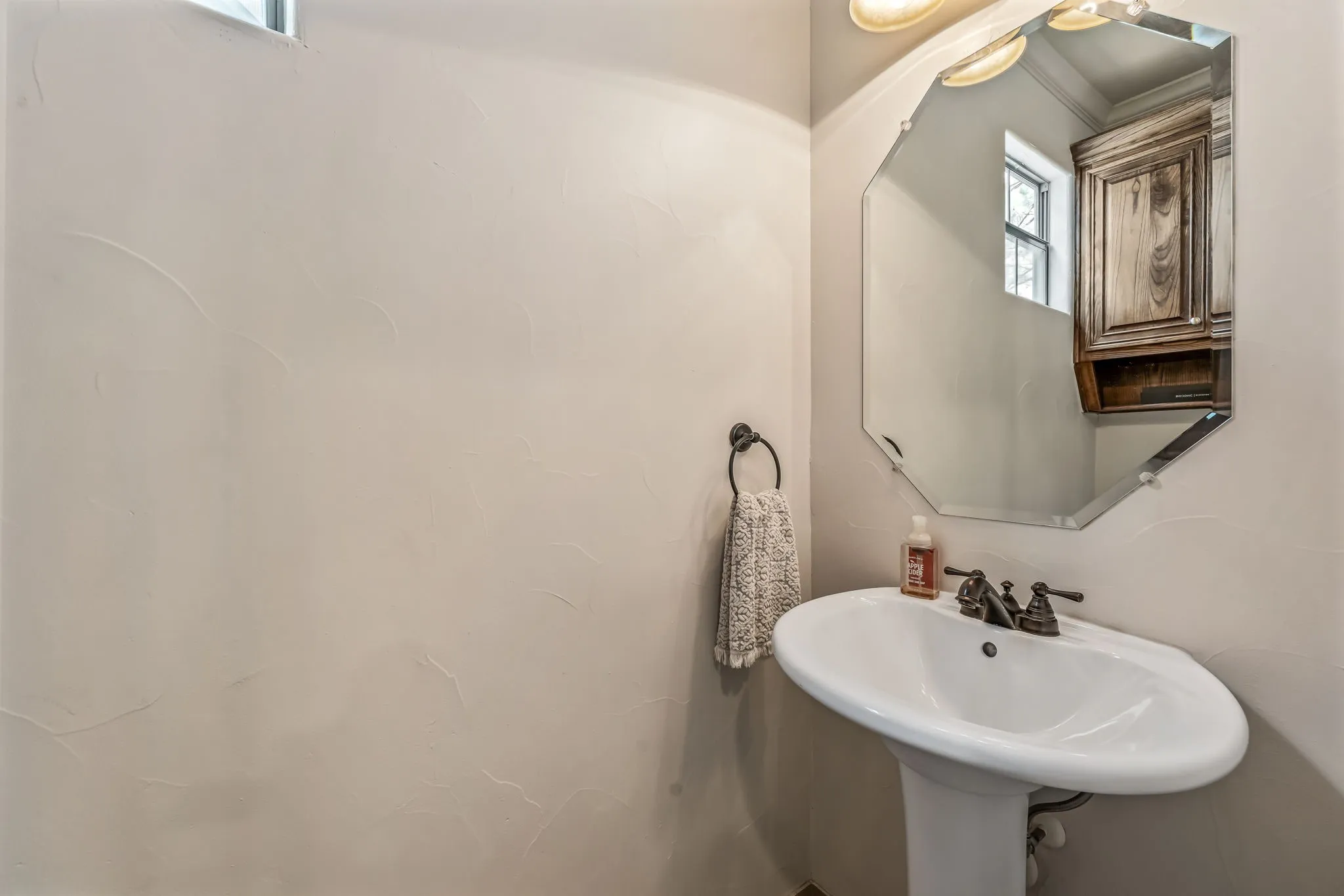 Townhouse For Sale in Dallas County , 1910 Hope Street 15, Dallas, Texas 75206, 3 Bedroom, 4 Bathroom, 2 Garage spaces, 1,758 Sqft, built in 2005, mls#21319960, Real Estate Agent in Dallas, Homes For Sale in Dallas county, Homes For Sale in Dallas, Realtor in Dallas Texas, Real Estate Brokerage Independent Realty Texas, Luminita Cordes Realtor
