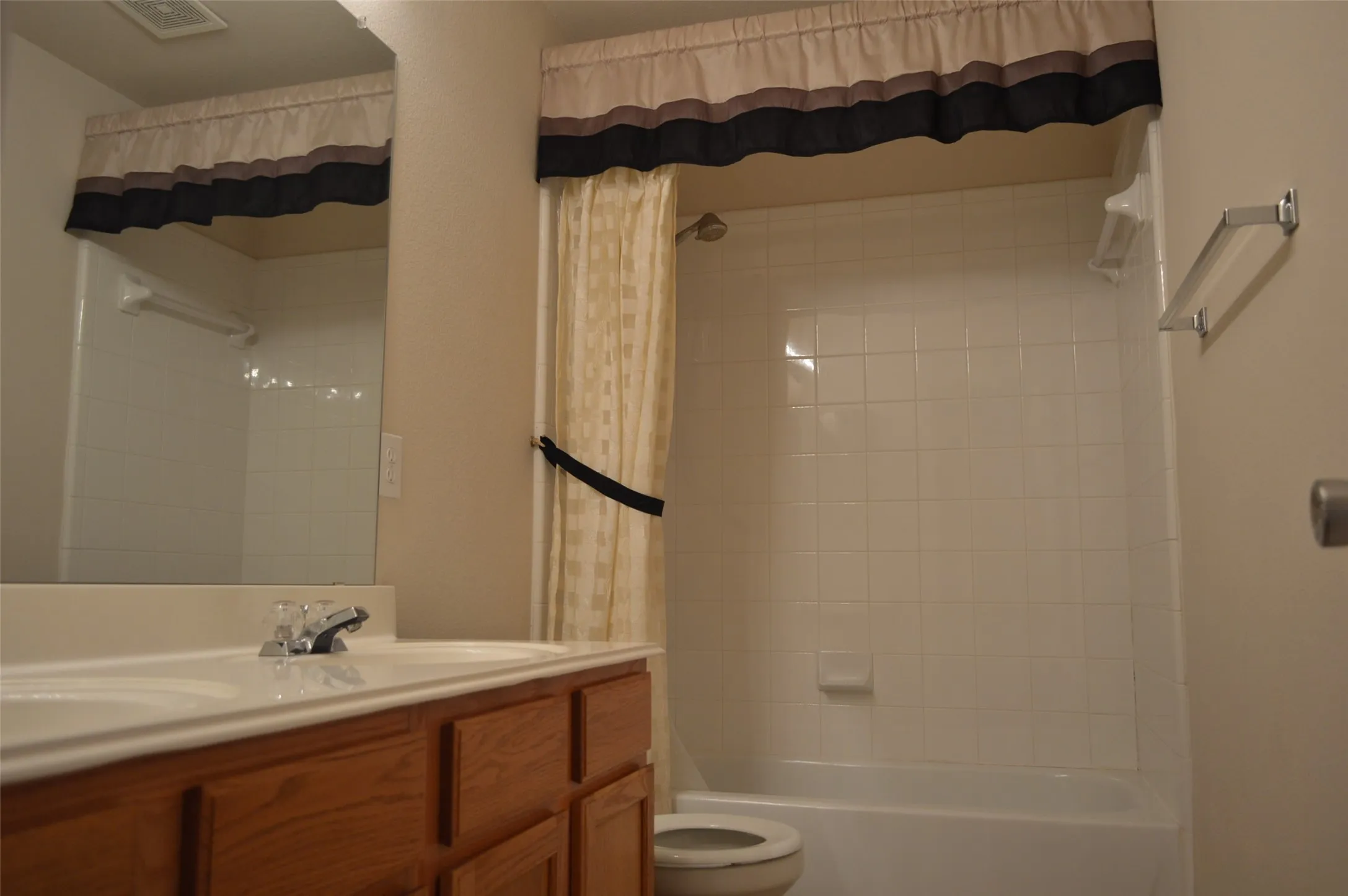 Single Family Residence For Rent in Collin County , 7512 Sonoma Valley Drive, Frisco, Texas 75035, 3 Bedroom, 2 Bathroom, 2 Garage spaces, 2,212 Sqft, built in 1997, mls#21351427, Real Estate Agent in Frisco, Homes For Rent in Collin county, Homes For Rent in Frisco, Realtor in Frisco Texas, Real Estate Brokerage Independent Realty Texas, Luminita Cordes Realtor
