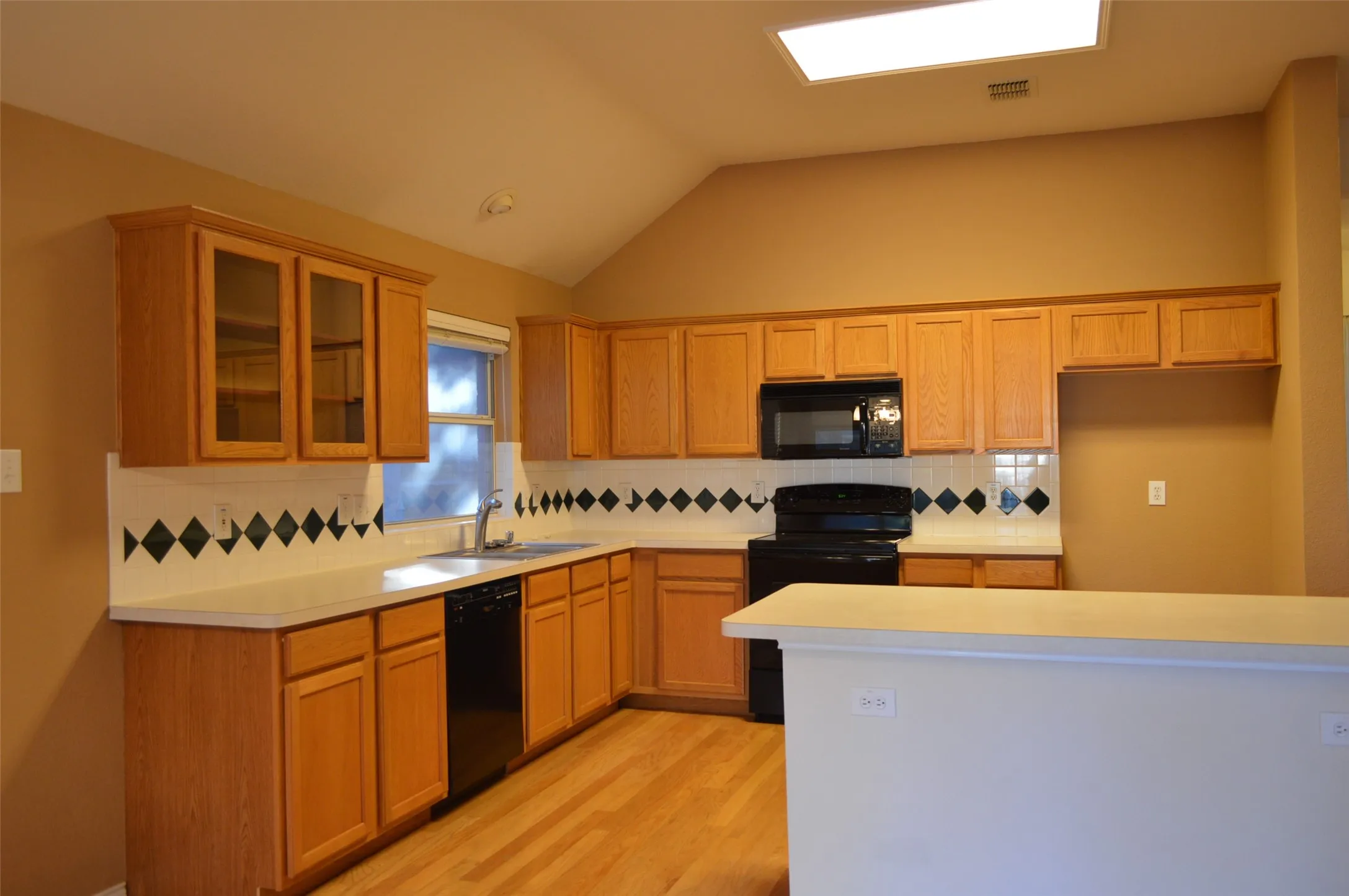 Single Family Residence For Rent in Collin County , 7512 Sonoma Valley Drive, Frisco, Texas 75035, 3 Bedroom, 2 Bathroom, 2 Garage spaces, 2,212 Sqft, built in 1997, mls#21351427, Real Estate Agent in Frisco, Homes For Rent in Collin county, Homes For Rent in Frisco, Realtor in Frisco Texas, Real Estate Brokerage Independent Realty Texas, Luminita Cordes Realtor