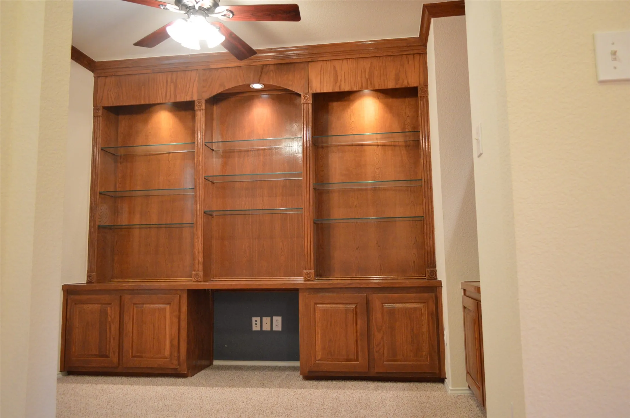 Single Family Residence For Rent in Collin County , 7512 Sonoma Valley Drive, Frisco, Texas 75035, 3 Bedroom, 2 Bathroom, 2 Garage spaces, 2,212 Sqft, built in 1997, mls#21351427, Real Estate Agent in Frisco, Homes For Rent in Collin county, Homes For Rent in Frisco, Realtor in Frisco Texas, Real Estate Brokerage Independent Realty Texas, Luminita Cordes Realtor