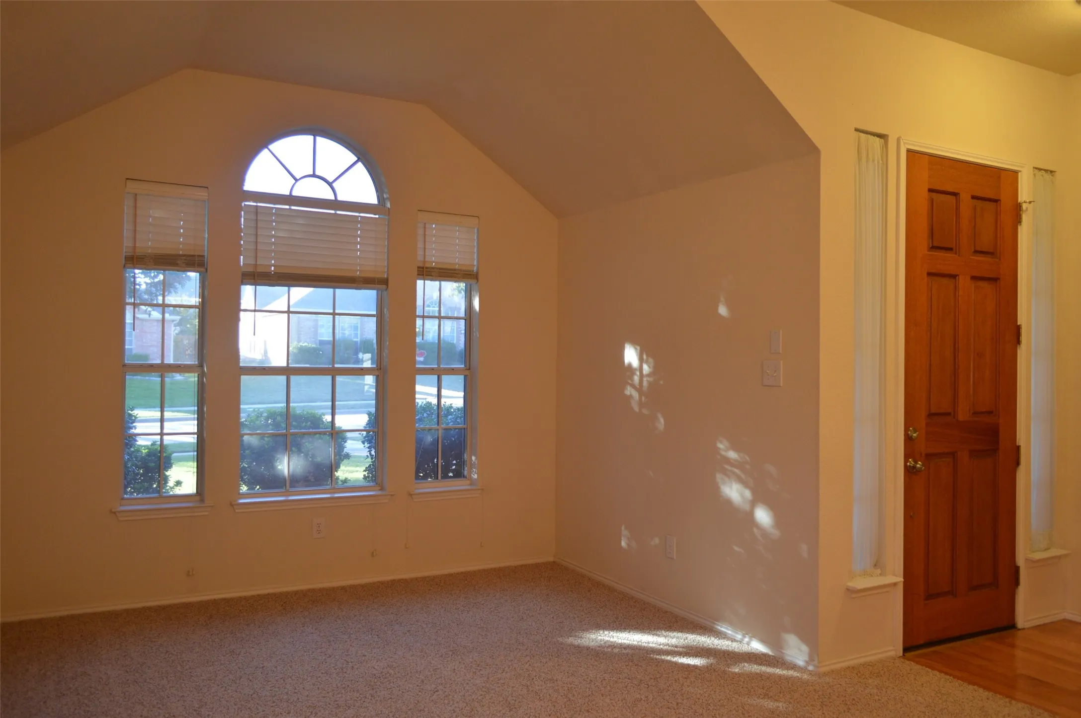 Single Family Residence For Rent in Collin County , 7512 Sonoma Valley Drive, Frisco, Texas 75035, 3 Bedroom, 2 Bathroom, 2 Garage spaces, 2,212 Sqft, built in 1997, mls#21351427, Real Estate Agent in Frisco, Homes For Rent in Collin county, Homes For Rent in Frisco, Realtor in Frisco Texas, Real Estate Brokerage Independent Realty Texas, Luminita Cordes Realtor
