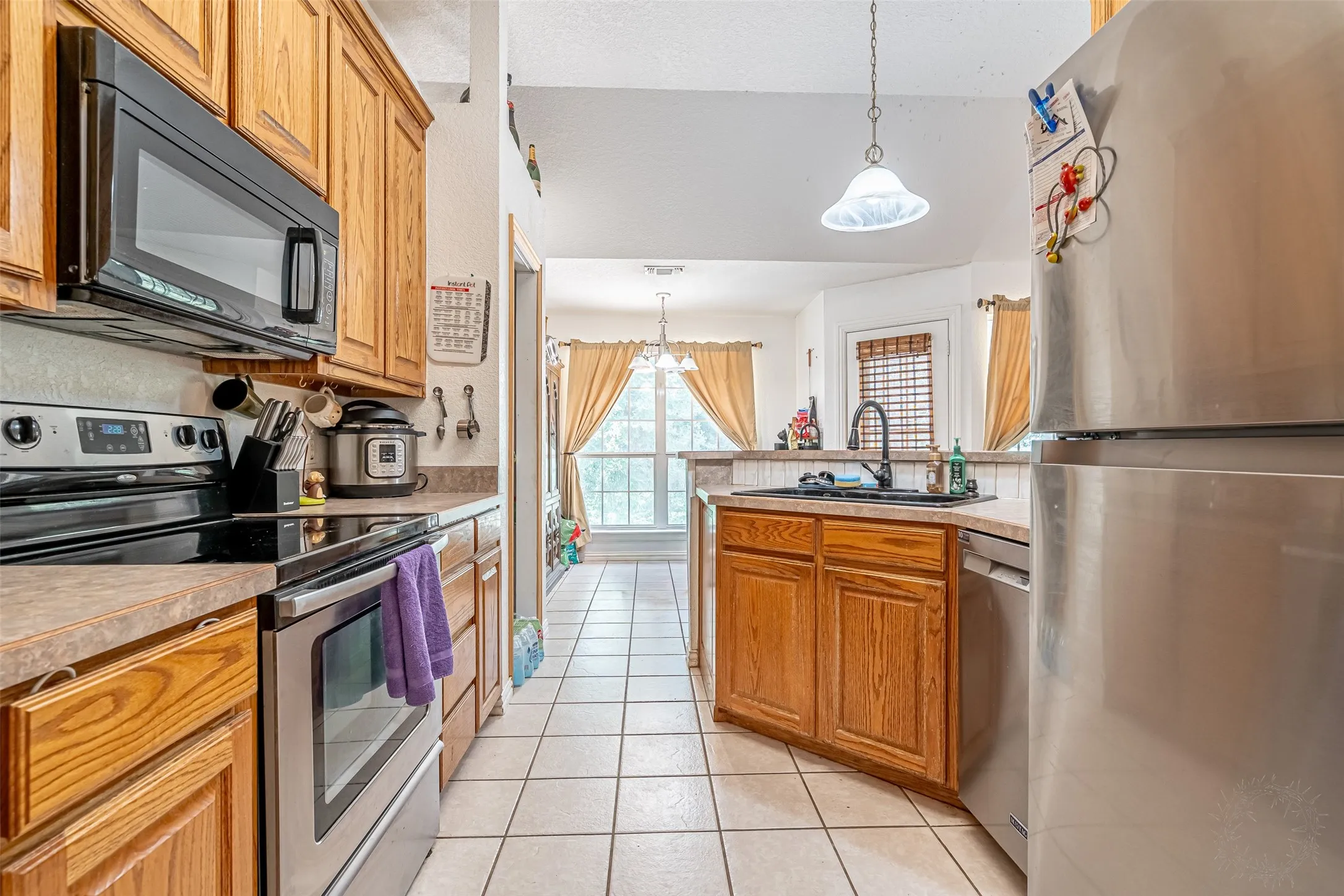 Single Family Residence For Sale in Hood County , 4427 Hunters Glen Court, Granbury, Texas 76048, 4 Bedroom, 2 Bathroom, Garage spaces, 1,936 Sqft, built in 2003, mls#21351076, Real Estate Agent in Granbury, Homes For Sale in Hood county, Homes For Sale in Granbury, Realtor in Granbury Texas, Real Estate Brokerage Independent Realty Texas, Luminita Cordes Realtor