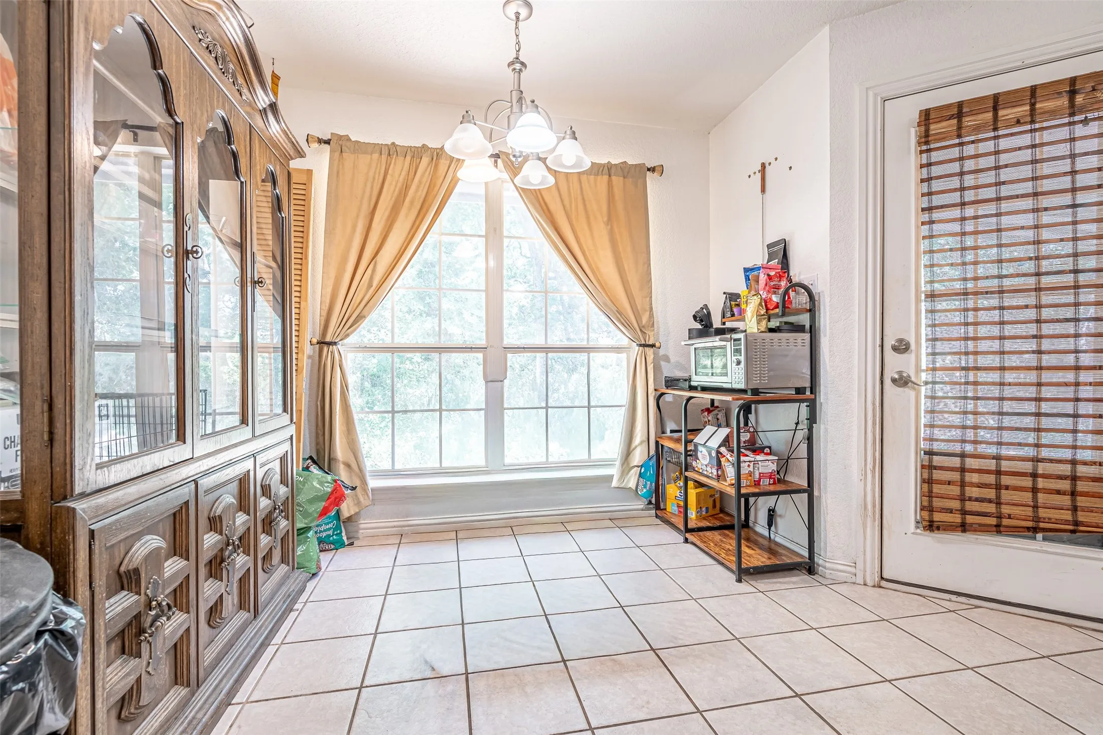 Plenty of space for dining table and hutch