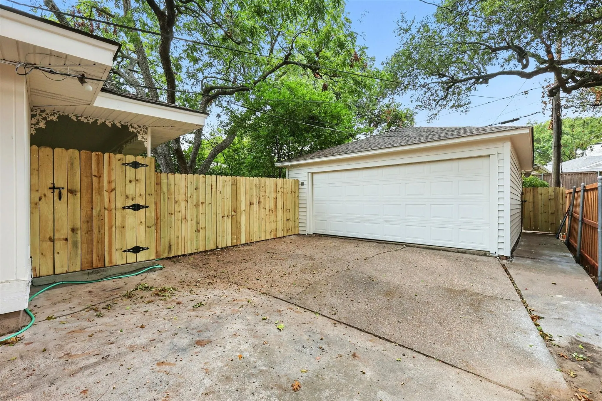 Duplex For Rent in Dallas County , 6519 Ravendale Lane, Dallas, Texas 75214, 2 Bedroom, 2 Bathroom, 2 Garage spaces, 1,061 Sqft, built in 1954, mls#21351428, Real Estate Agent in Dallas, Homes For Rent in Dallas county, Homes For Rent in Dallas, Realtor in Dallas Texas, Real Estate Brokerage Independent Realty Texas, Luminita Cordes Realtor