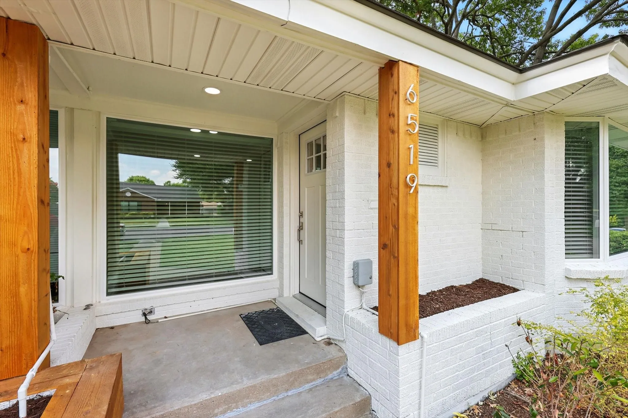Duplex For Rent in Dallas County , 6519 Ravendale Lane, Dallas, Texas 75214, 2 Bedroom, 2 Bathroom, 2 Garage spaces, 1,061 Sqft, built in 1954, mls#21351428, Real Estate Agent in Dallas, Homes For Rent in Dallas county, Homes For Rent in Dallas, Realtor in Dallas Texas, Real Estate Brokerage Independent Realty Texas, Luminita Cordes Realtor