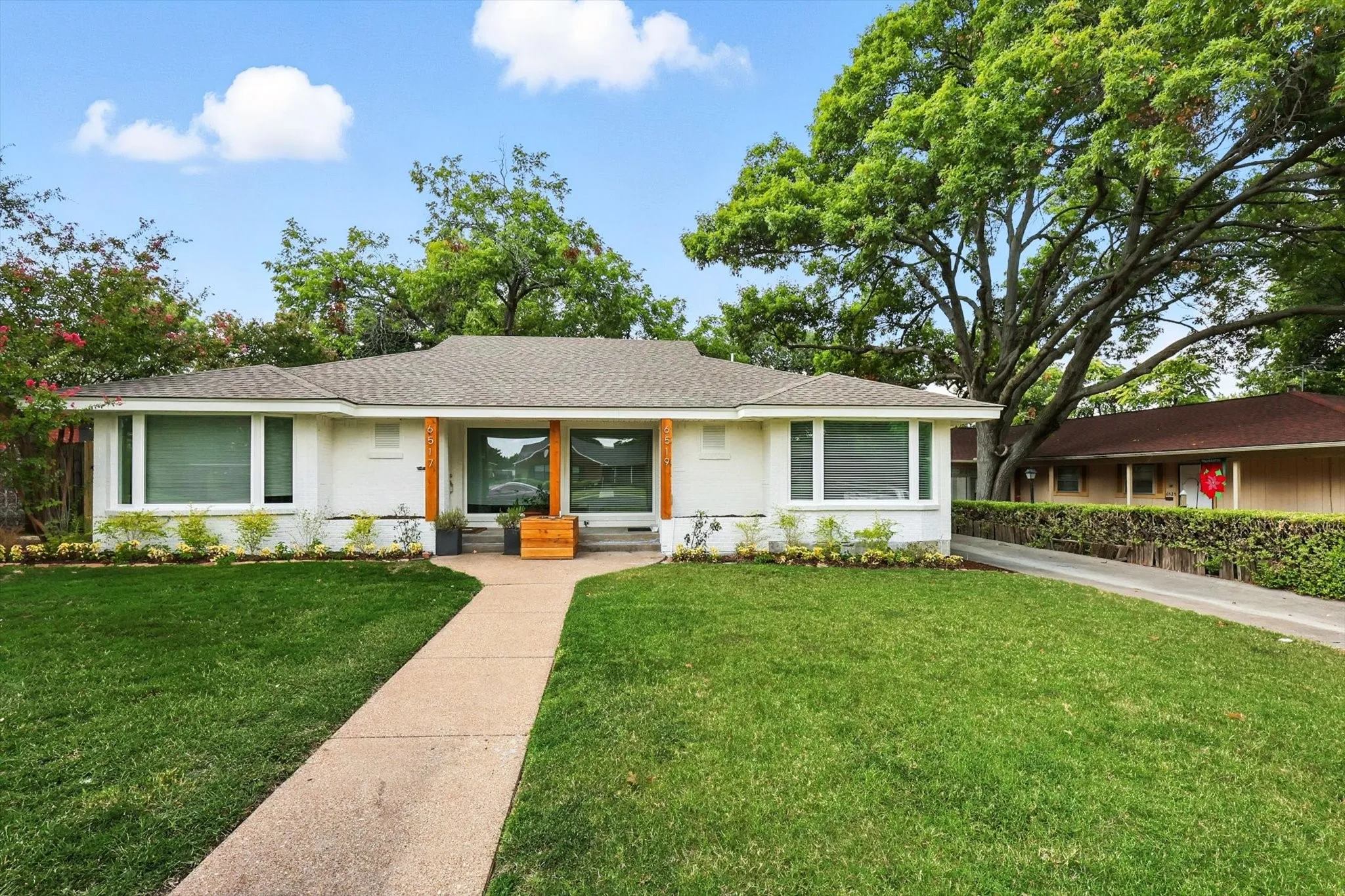Duplex For Rent in Dallas County , 6519 Ravendale Lane, Dallas, Texas 75214, 2 Bedroom, 2 Bathroom, 2 Garage spaces, 1,061 Sqft, built in 1954, mls#21351428, Real Estate Agent in Dallas, Homes For Rent in Dallas county, Homes For Rent in Dallas, Realtor in Dallas Texas, Real Estate Brokerage Independent Realty Texas, Luminita Cordes Realtor