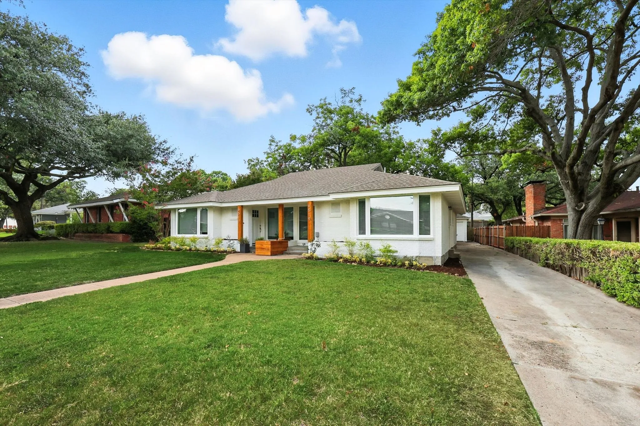 Duplex For Rent in Dallas County , 6519 Ravendale Lane, Dallas, Texas 75214, 2 Bedroom, 2 Bathroom, 2 Garage spaces, 1,061 Sqft, built in 1954, mls#21351428, Real Estate Agent in Dallas, Homes For Rent in Dallas county, Homes For Rent in Dallas, Realtor in Dallas Texas, Real Estate Brokerage Independent Realty Texas, Luminita Cordes Realtor