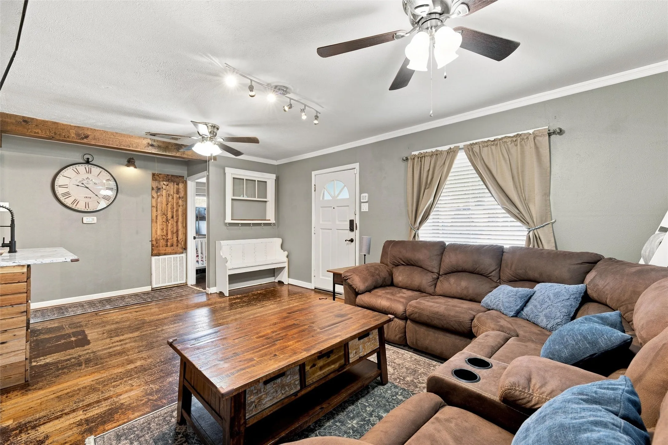 Single Family Residence For Sale in Mc Lennan County , 3116 Summer Avenue, Waco, Texas 76708, 3 Bedroom, 1 Bathroom, Garage spaces, 1,138 Sqft, built in 1950, mls#21350825, Real Estate Agent in Waco, Homes For Sale in Mc Lennan county, Homes For Sale in Waco, Realtor in Waco Texas, Real Estate Brokerage Independent Realty Texas, Luminita Cordes Realtor