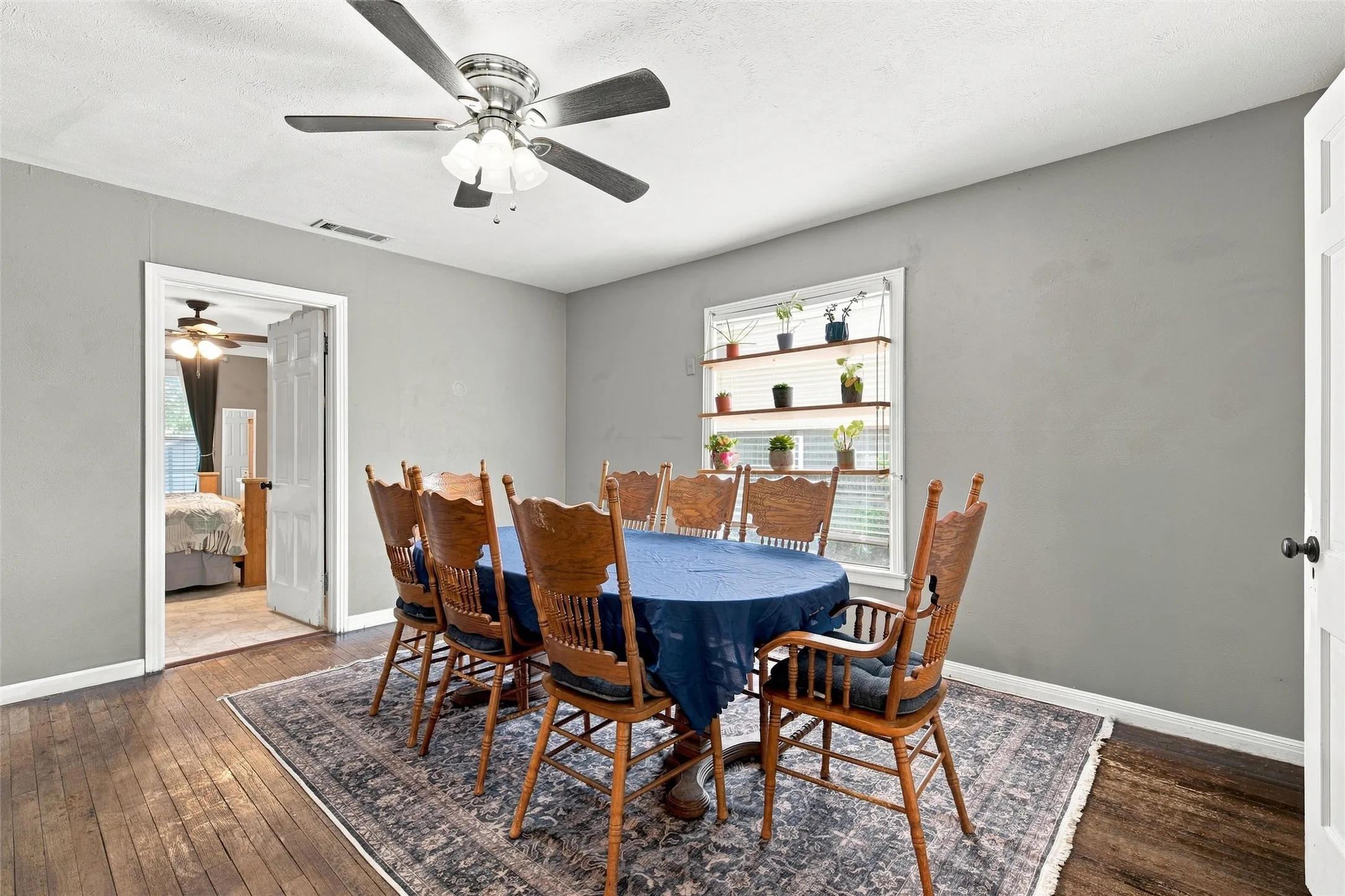 Single Family Residence For Sale in Mc Lennan County , 3116 Summer Avenue, Waco, Texas 76708, 3 Bedroom, 1 Bathroom, Garage spaces, 1,138 Sqft, built in 1950, mls#21350825, Real Estate Agent in Waco, Homes For Sale in Mc Lennan county, Homes For Sale in Waco, Realtor in Waco Texas, Real Estate Brokerage Independent Realty Texas, Luminita Cordes Realtor