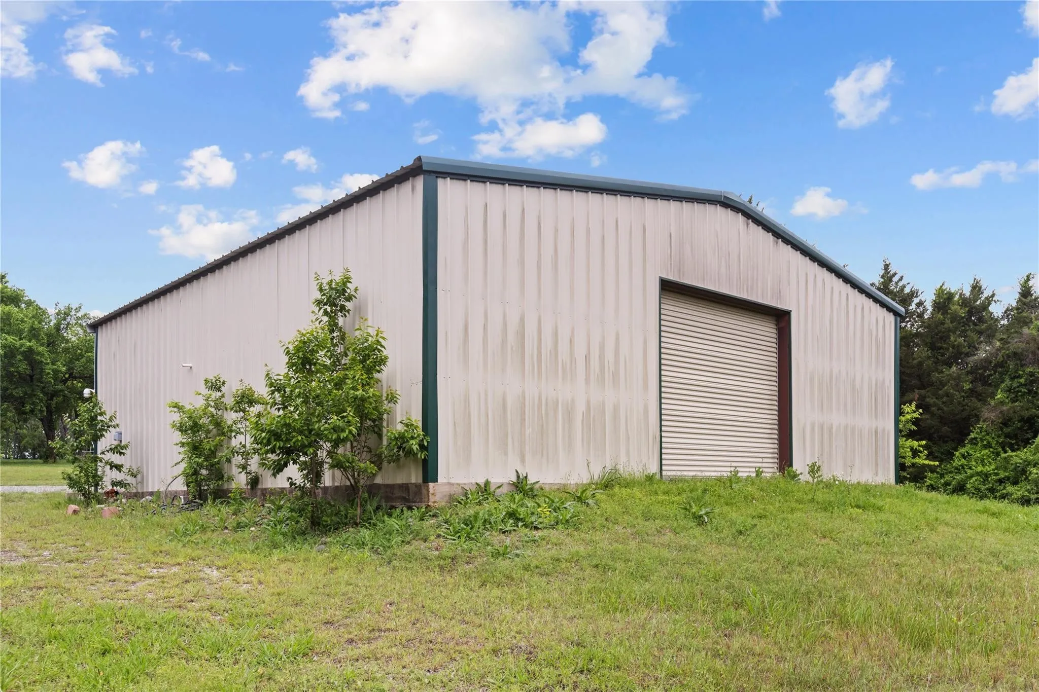 Single Family Residence For Sale in Fannin County , 1229 County Road 3105 37acres, Bonham, Texas 75418, 0, 0, Garage spaces, 4,680 Sqft, built in 2001, mls#21351355, Real Estate Agent in Bonham, Homes For Sale in Fannin county, Homes For Sale in Bonham, Realtor in Bonham Texas, Real Estate Brokerage Independent Realty Texas, Luminita Cordes Realtor