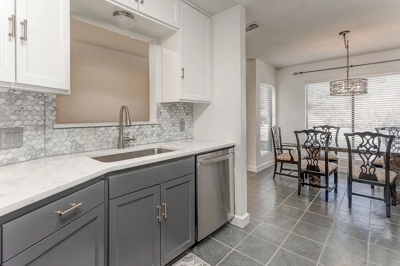 Townhouse For Sale in Tarrant County , 2633 Mccart Avenue, Fort Worth, Texas 76110, 2 Bedroom, 3 Bathroom, 2 Garage spaces, 1,680 Sqft, built in 1983, mls#21349084, Real Estate Agent in Fort Worth, Homes For Sale in Tarrant county, Homes For Sale in Fort Worth, Realtor in Fort Worth Texas, Real Estate Brokerage Independent Realty Texas, Luminita Cordes Realtor