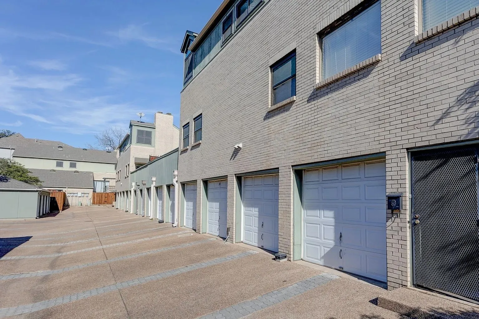 Townhouse For Sale in Tarrant County , 2633 Mccart Avenue, Fort Worth, Texas 76110, 2 Bedroom, 3 Bathroom, 2 Garage spaces, 1,680 Sqft, built in 1983, mls#21349084, Real Estate Agent in Fort Worth, Homes For Sale in Tarrant county, Homes For Sale in Fort Worth, Realtor in Fort Worth Texas, Real Estate Brokerage Independent Realty Texas, Luminita Cordes Realtor