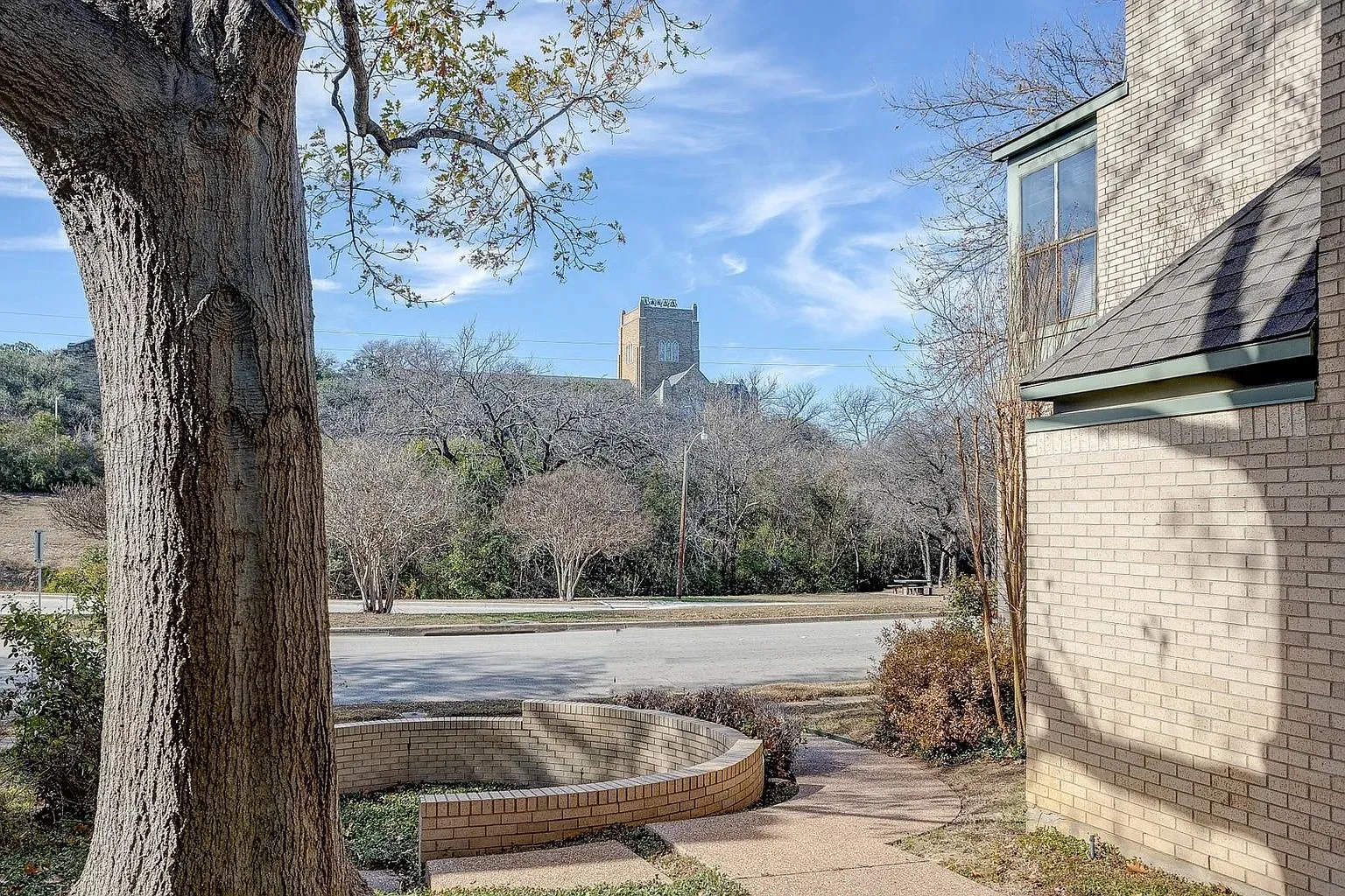 Townhouse For Sale in Tarrant County , 2633 Mccart Avenue, Fort Worth, Texas 76110, 2 Bedroom, 3 Bathroom, 2 Garage spaces, 1,680 Sqft, built in 1983, mls#21349084, Real Estate Agent in Fort Worth, Homes For Sale in Tarrant county, Homes For Sale in Fort Worth, Realtor in Fort Worth Texas, Real Estate Brokerage Independent Realty Texas, Luminita Cordes Realtor