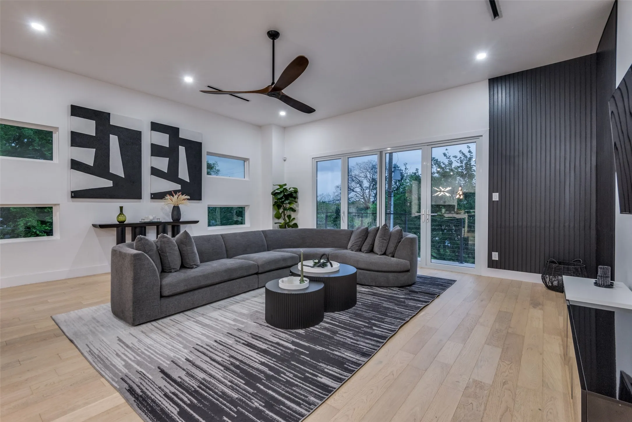 Single Family Residence For Rent in Dallas County , 1904 Pollard Street, Dallas, Texas 75208, 3 Bedroom, 4 Bathroom, 2 Garage spaces, 2,484 Sqft, built in 2022, mls#21346963, Real Estate Agent in Dallas, Homes For Rent in Dallas county, Homes For Rent in Dallas, Realtor in Dallas Texas, Real Estate Brokerage Independent Realty Texas, Luminita Cordes Realtor