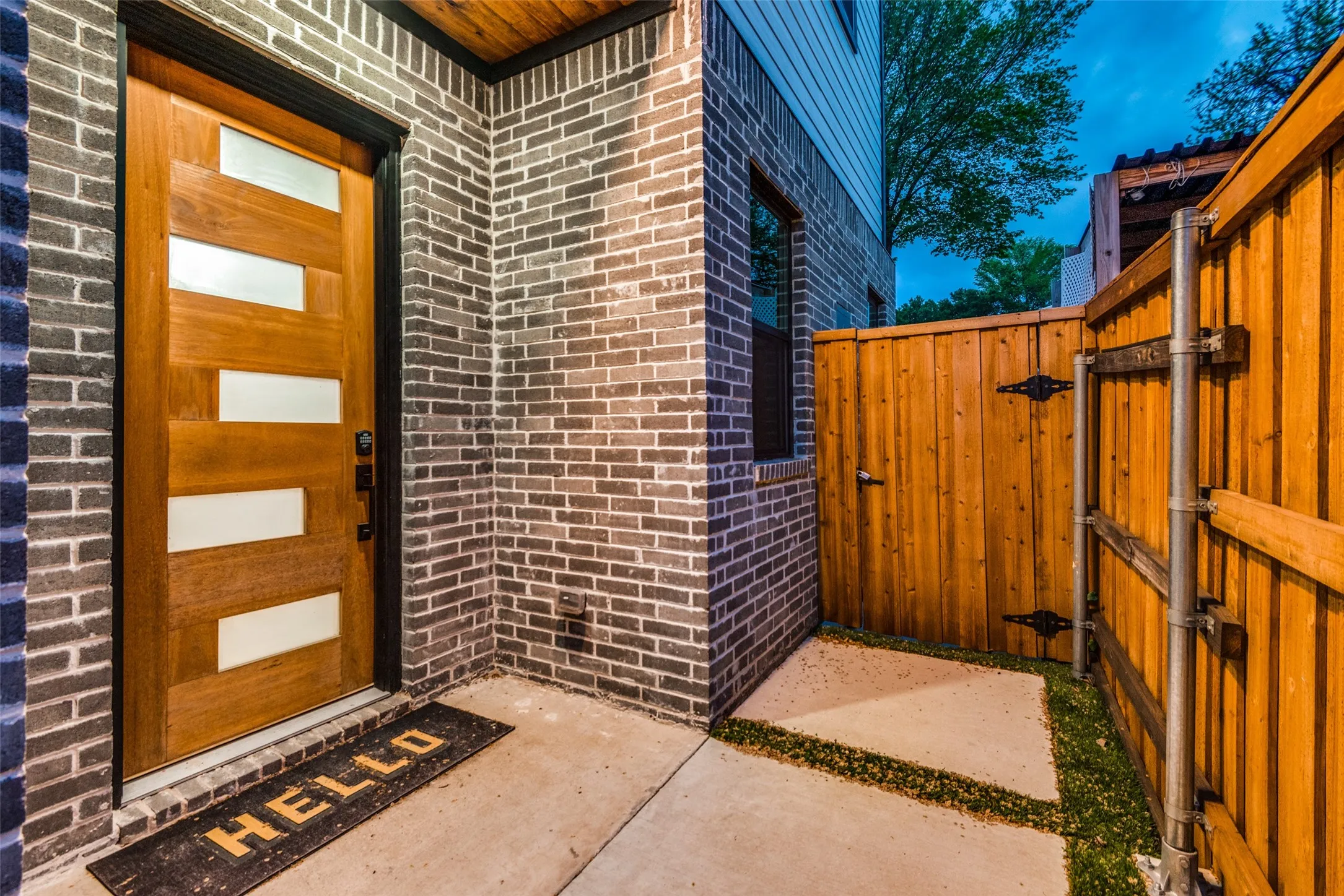 Single Family Residence For Rent in Dallas County , 1904 Pollard Street, Dallas, Texas 75208, 3 Bedroom, 4 Bathroom, 2 Garage spaces, 2,484 Sqft, built in 2022, mls#21346963, Real Estate Agent in Dallas, Homes For Rent in Dallas county, Homes For Rent in Dallas, Realtor in Dallas Texas, Real Estate Brokerage Independent Realty Texas, Luminita Cordes Realtor