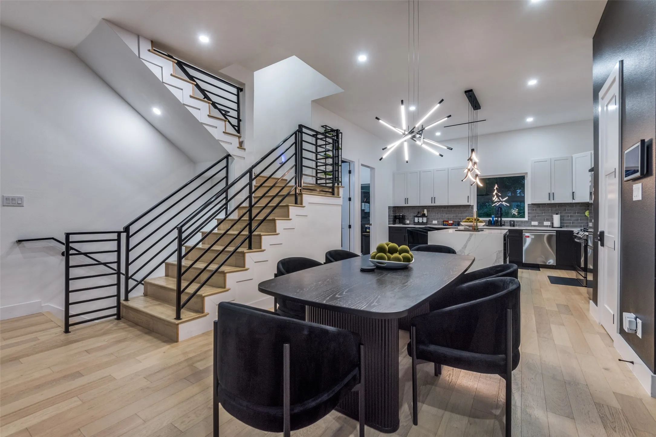 Single Family Residence For Rent in Dallas County , 1904 Pollard Street, Dallas, Texas 75208, 3 Bedroom, 4 Bathroom, 2 Garage spaces, 2,484 Sqft, built in 2022, mls#21346963, Real Estate Agent in Dallas, Homes For Rent in Dallas county, Homes For Rent in Dallas, Realtor in Dallas Texas, Real Estate Brokerage Independent Realty Texas, Luminita Cordes Realtor