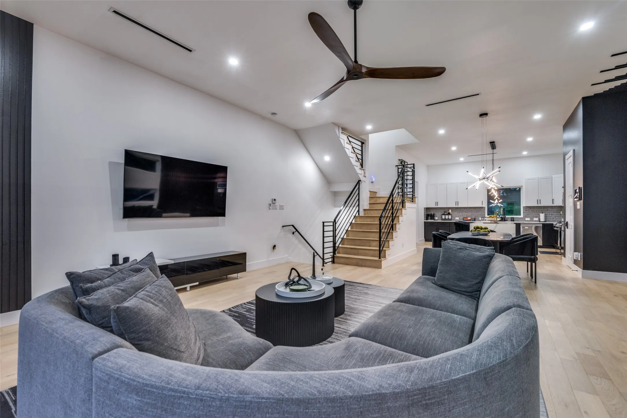 Single Family Residence For Rent in Dallas County , 1904 Pollard Street, Dallas, Texas 75208, 3 Bedroom, 4 Bathroom, 2 Garage spaces, 2,484 Sqft, built in 2022, mls#21346963, Real Estate Agent in Dallas, Homes For Rent in Dallas county, Homes For Rent in Dallas, Realtor in Dallas Texas, Real Estate Brokerage Independent Realty Texas, Luminita Cordes Realtor