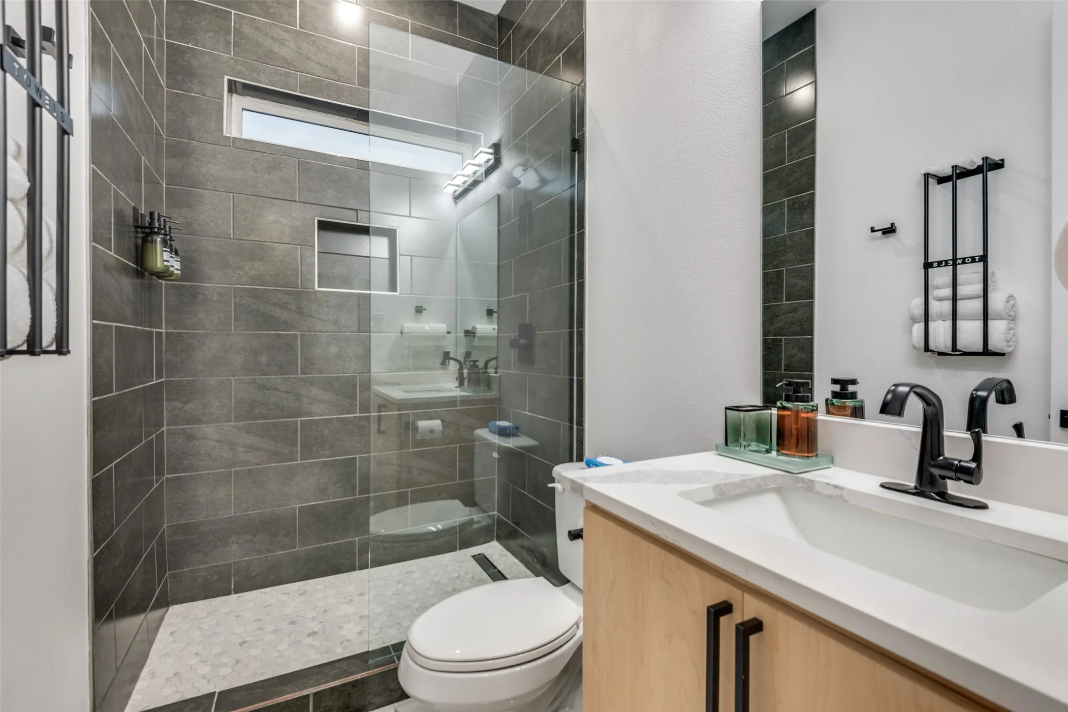 Single Family Residence For Rent in Dallas County , 1904 Pollard Street, Dallas, Texas 75208, 3 Bedroom, 4 Bathroom, 2 Garage spaces, 2,484 Sqft, built in 2022, mls#21346963, Real Estate Agent in Dallas, Homes For Rent in Dallas county, Homes For Rent in Dallas, Realtor in Dallas Texas, Real Estate Brokerage Independent Realty Texas, Luminita Cordes Realtor