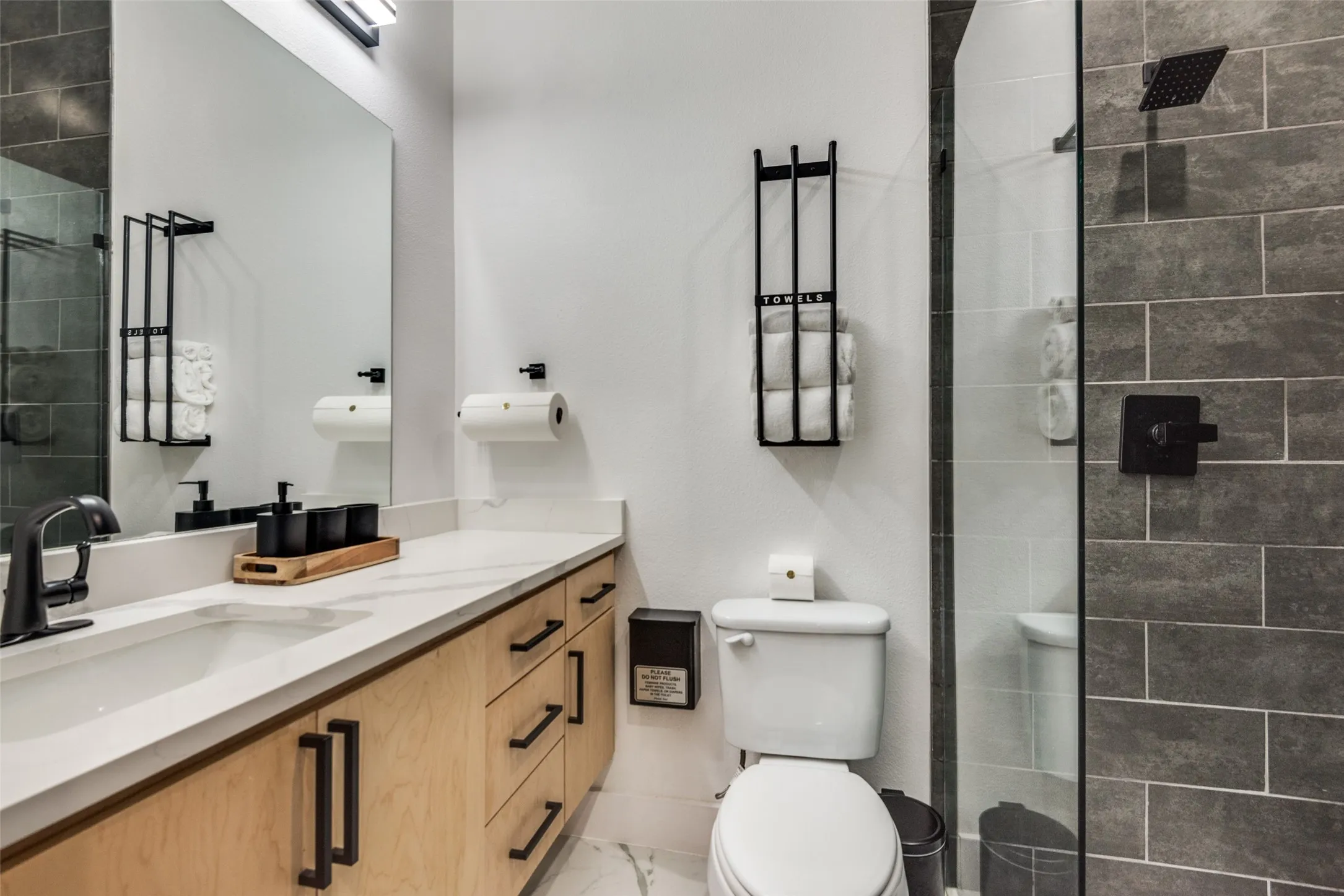 Single Family Residence For Rent in Dallas County , 1904 Pollard Street, Dallas, Texas 75208, 3 Bedroom, 4 Bathroom, 2 Garage spaces, 2,484 Sqft, built in 2022, mls#21346963, Real Estate Agent in Dallas, Homes For Rent in Dallas county, Homes For Rent in Dallas, Realtor in Dallas Texas, Real Estate Brokerage Independent Realty Texas, Luminita Cordes Realtor