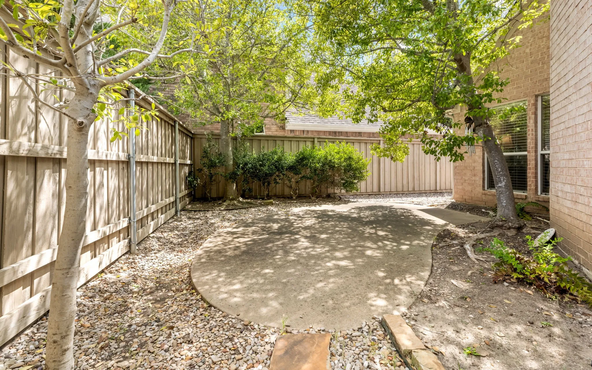 Single Family Residence For Sale in Collin County , 809 Lake Point Circle, Mc Kinney, Texas 75072, 3 Bedroom, 3 Bathroom, 2 Garage spaces, 2,300 Sqft, built in 1998, mls#21346156, Real Estate Agent in Mc Kinney, Homes For Sale in Collin county, Homes For Sale in Mc Kinney, Realtor in Mc Kinney Texas, Real Estate Brokerage Independent Realty Texas, Luminita Cordes Realtor