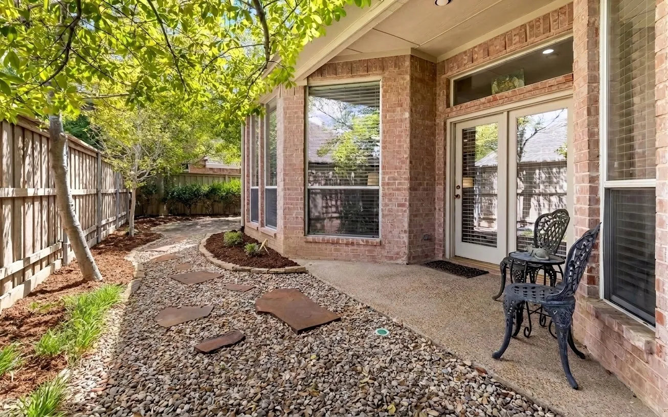Single Family Residence For Sale in Collin County , 809 Lake Point Circle, Mc Kinney, Texas 75072, 3 Bedroom, 3 Bathroom, 2 Garage spaces, 2,300 Sqft, built in 1998, mls#21346156, Real Estate Agent in Mc Kinney, Homes For Sale in Collin county, Homes For Sale in Mc Kinney, Realtor in Mc Kinney Texas, Real Estate Brokerage Independent Realty Texas, Luminita Cordes Realtor