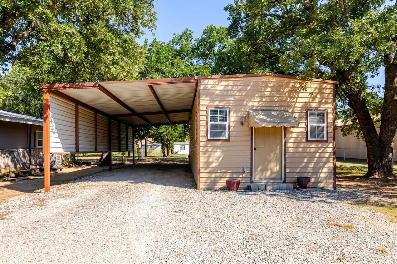 Single Family Residence For Sale in Eastland County , 1308 W 14th Street, Cisco, Texas 76437, 4 Bedroom, 3 Bathroom, Garage spaces, 2,646 Sqft, built in 1980, mls#21350528, Real Estate Agent in Cisco, Homes For Sale in Eastland county, Homes For Sale in Cisco, Realtor in Cisco Texas, Real Estate Brokerage Independent Realty Texas, Luminita Cordes Realtor