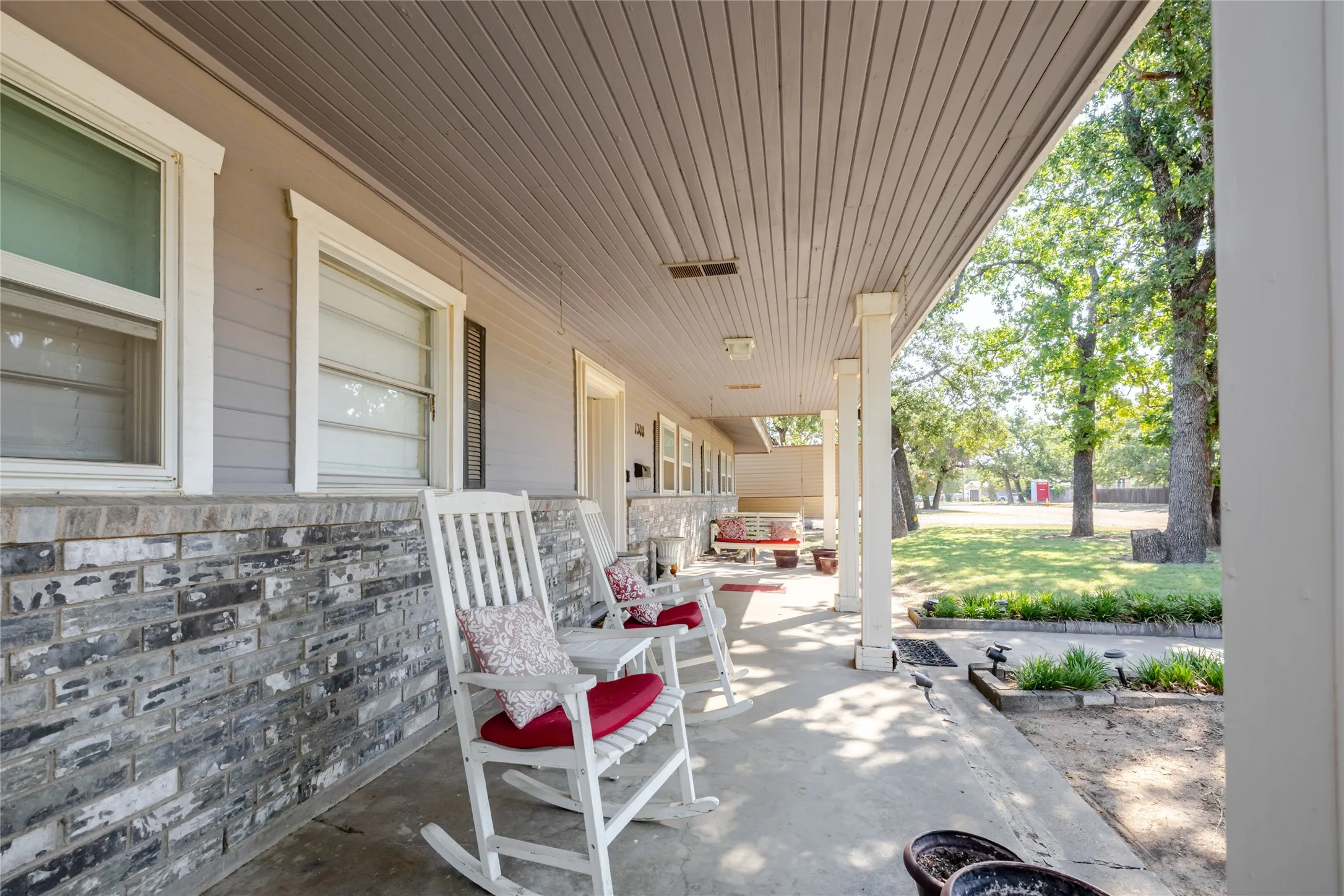 Single Family Residence For Sale in Eastland County , 1308 W 14th Street, Cisco, Texas 76437, 4 Bedroom, 3 Bathroom, Garage spaces, 2,646 Sqft, built in 1980, mls#21350528, Real Estate Agent in Cisco, Homes For Sale in Eastland county, Homes For Sale in Cisco, Realtor in Cisco Texas, Real Estate Brokerage Independent Realty Texas, Luminita Cordes Realtor