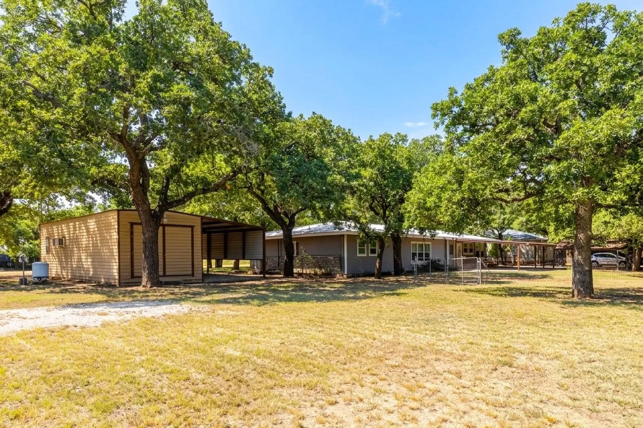 Single Family Residence For Sale in Eastland County , 1308 W 14th Street, Cisco, Texas 76437, 4 Bedroom, 3 Bathroom, Garage spaces, 2,646 Sqft, built in 1980, mls#21350528, Real Estate Agent in Cisco, Homes For Sale in Eastland county, Homes For Sale in Cisco, Realtor in Cisco Texas, Real Estate Brokerage Independent Realty Texas, Luminita Cordes Realtor