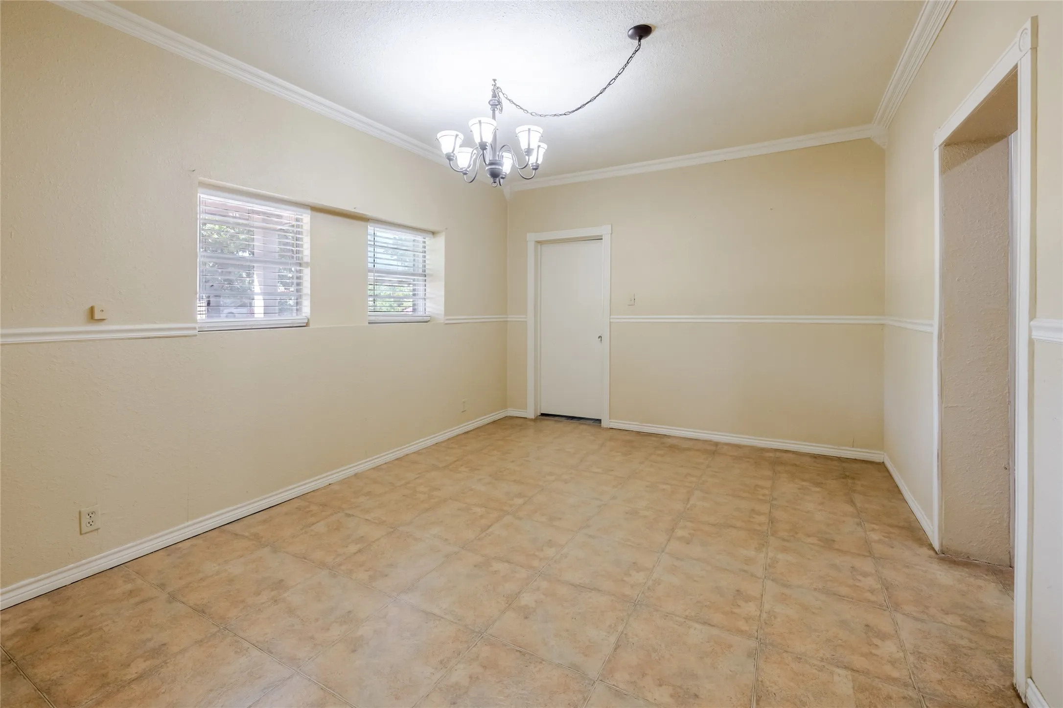 Single Family Residence For Sale in Eastland County , 1308 W 14th Street, Cisco, Texas 76437, 4 Bedroom, 3 Bathroom, Garage spaces, 2,646 Sqft, built in 1980, mls#21350528, Real Estate Agent in Cisco, Homes For Sale in Eastland county, Homes For Sale in Cisco, Realtor in Cisco Texas, Real Estate Brokerage Independent Realty Texas, Luminita Cordes Realtor