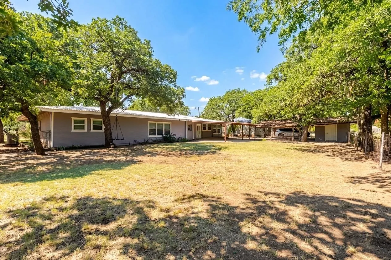 Single Family Residence For Sale in Eastland County , 1308 W 14th Street, Cisco, Texas 76437, 4 Bedroom, 3 Bathroom, Garage spaces, 2,646 Sqft, built in 1980, mls#21350528, Real Estate Agent in Cisco, Homes For Sale in Eastland county, Homes For Sale in Cisco, Realtor in Cisco Texas, Real Estate Brokerage Independent Realty Texas, Luminita Cordes Realtor