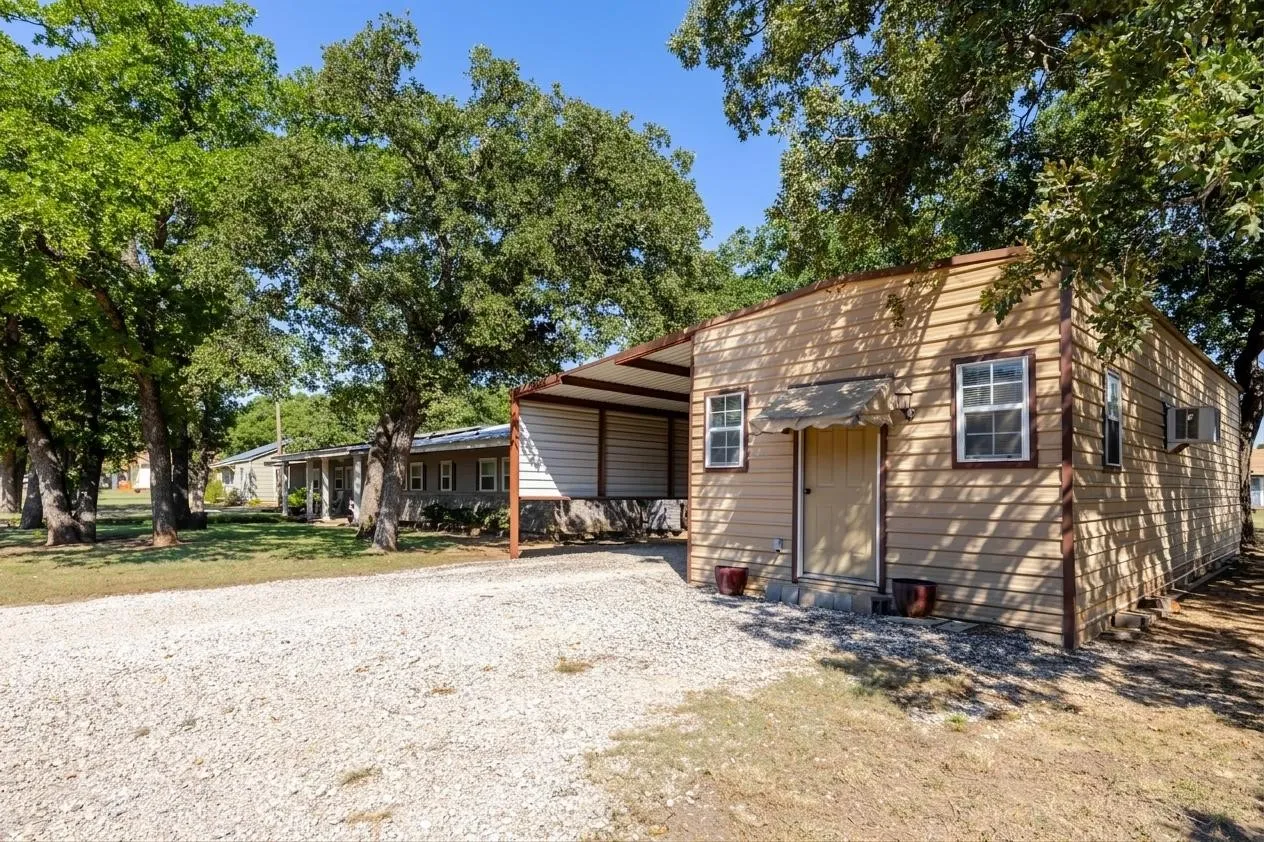 Single Family Residence For Sale in Eastland County , 1308 W 14th Street, Cisco, Texas 76437, 4 Bedroom, 3 Bathroom, Garage spaces, 2,646 Sqft, built in 1980, mls#21350528, Real Estate Agent in Cisco, Homes For Sale in Eastland county, Homes For Sale in Cisco, Realtor in Cisco Texas, Real Estate Brokerage Independent Realty Texas, Luminita Cordes Realtor