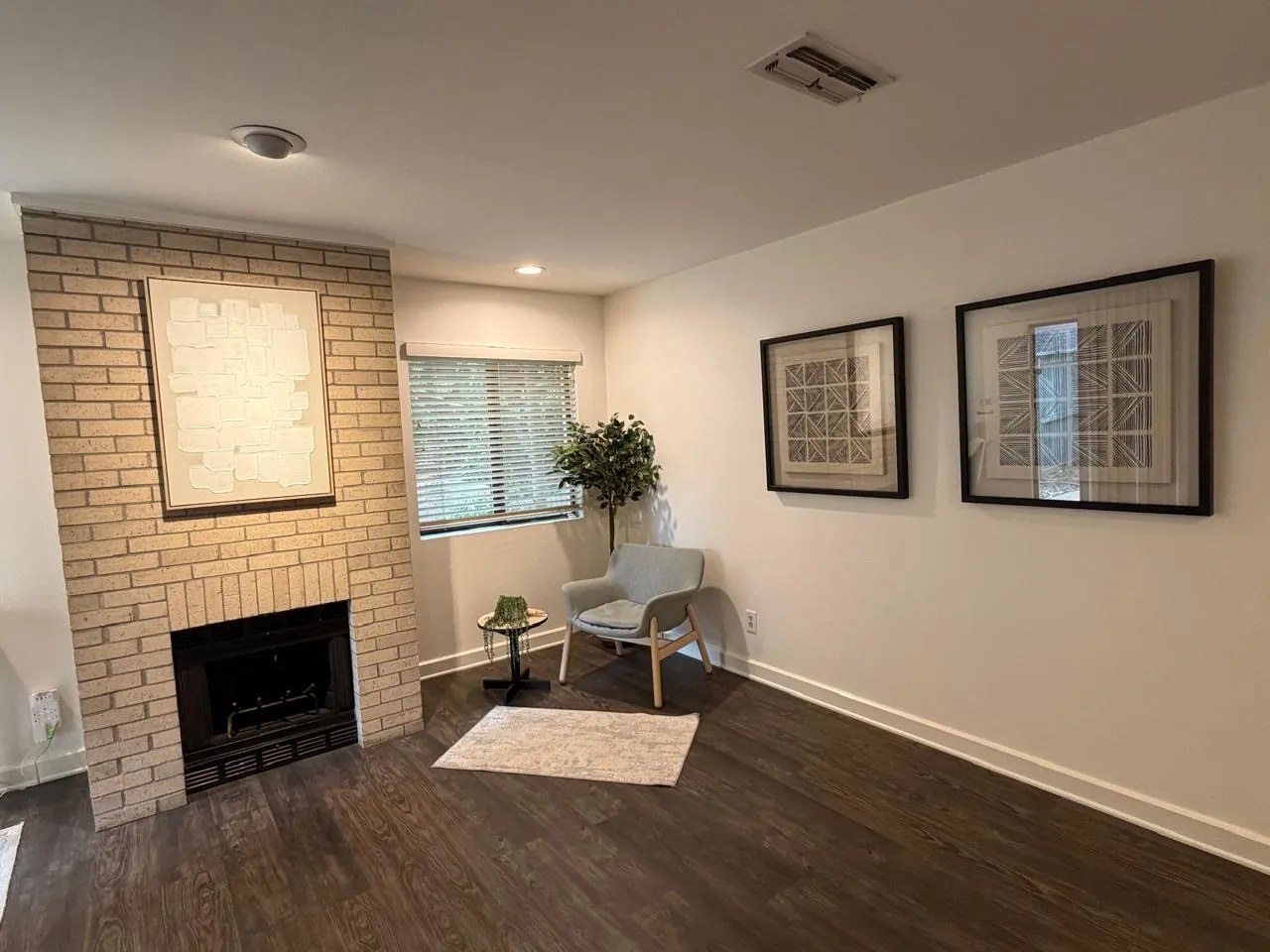 Townhouse For Rent in Tarrant County , 2633 Mccart Avenue, Fort Worth, Texas 76110, 2 Bedrooms, 3 Bathrooms, 2 Garage spaces, 1,680 Sqft, built in 1983, Price $2,500, mls#21351453, Real Estate Agent in Fort Worth, Homes For Rent in Tarrant county, Homes For Rent in Fort Worth, Realtor in Fort Worth Texas, Real Estate Brokerage Independent Realty Texas, Luminita Cordes Realtor