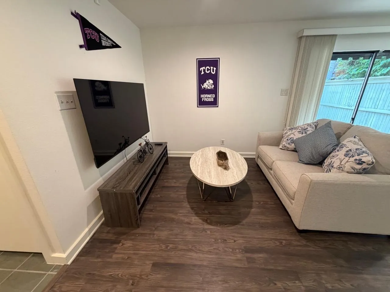 Townhouse For Rent in Tarrant County , 2633 Mccart Avenue, Fort Worth, Texas 76110, 2 Bedrooms, 3 Bathrooms, 2 Garage spaces, 1,680 Sqft, built in 1983, Price $2,500, mls#21351453, Real Estate Agent in Fort Worth, Homes For Rent in Tarrant county, Homes For Rent in Fort Worth, Realtor in Fort Worth Texas, Real Estate Brokerage Independent Realty Texas, Luminita Cordes Realtor