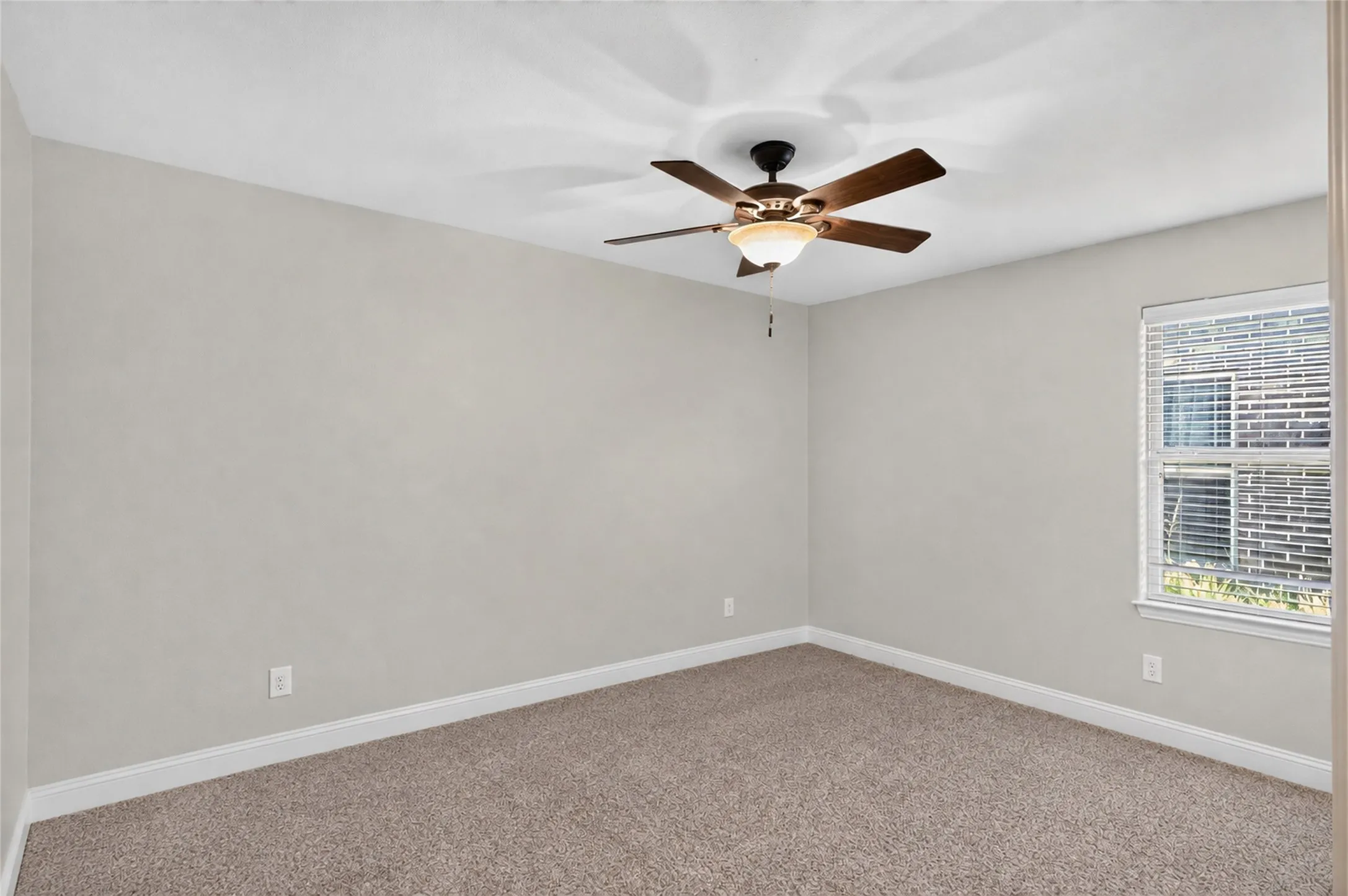 Single Family Residence For Sale in Grayson County , 2304 Southridge Lane, Sherman, Texas 75092, 3 Bedroom, 2 Bathroom, 2 Garage spaces, 1,855 Sqft, built in 2018, mls#21349225, Real Estate Agent in Sherman, Homes For Sale in Grayson county, Homes For Sale in Sherman, Realtor in Sherman Texas, Real Estate Brokerage Independent Realty Texas, Luminita Cordes Realtor