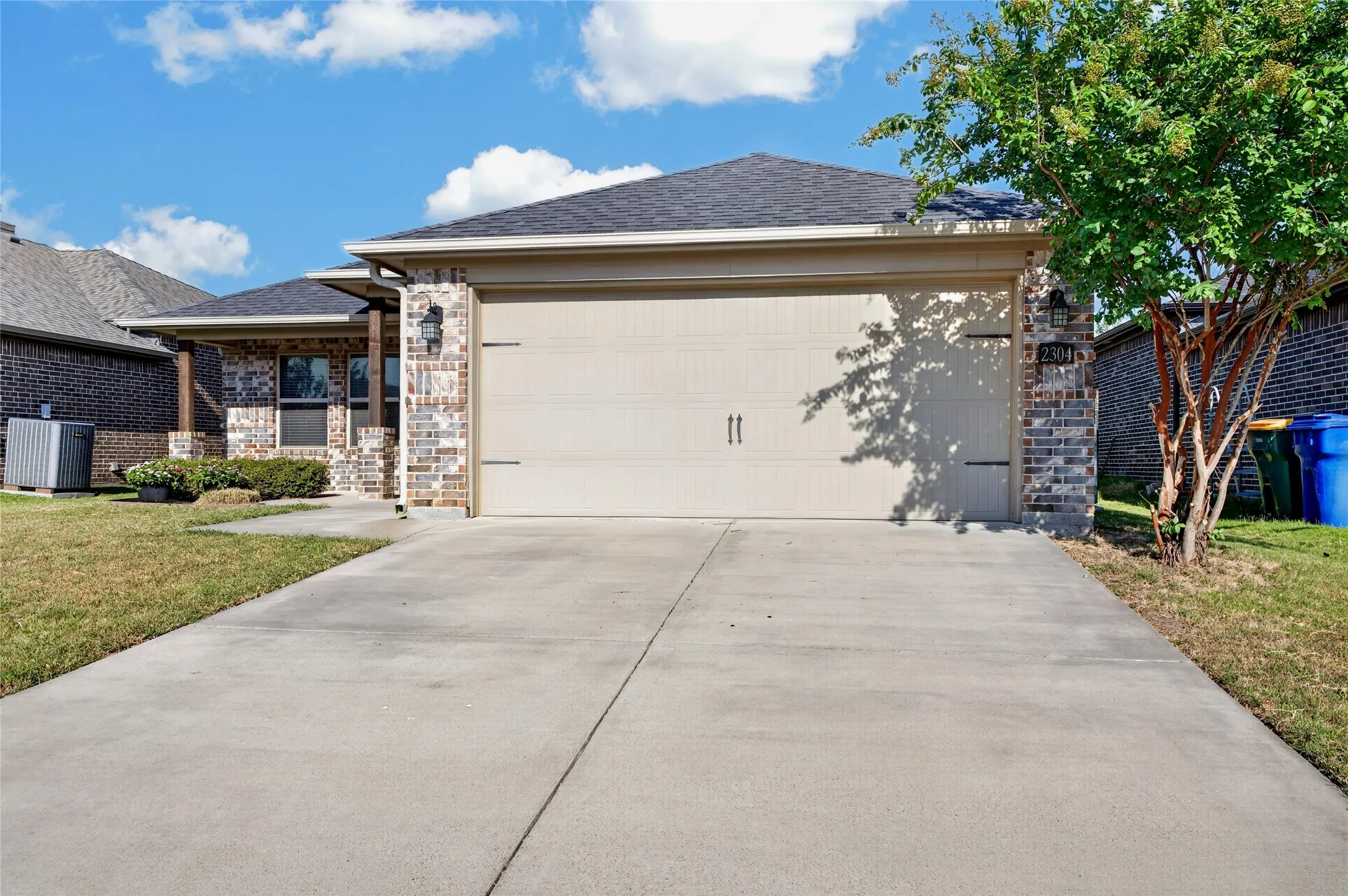 Single Family Residence For Sale in Grayson County , 2304 Southridge Lane, Sherman, Texas 75092, 3 Bedroom, 2 Bathroom, 2 Garage spaces, 1,855 Sqft, built in 2018, mls#21349225, Real Estate Agent in Sherman, Homes For Sale in Grayson county, Homes For Sale in Sherman, Realtor in Sherman Texas, Real Estate Brokerage Independent Realty Texas, Luminita Cordes Realtor