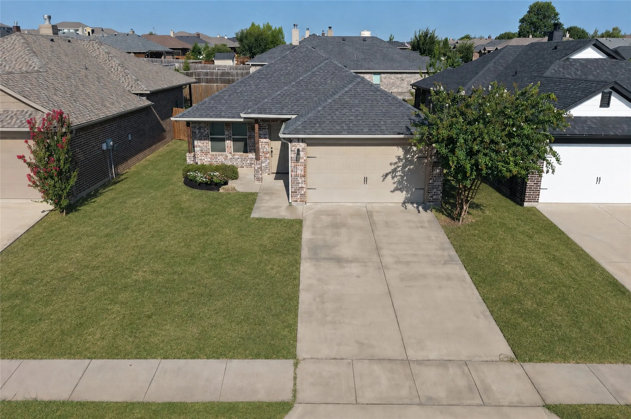 Single Family Residence For Sale in Grayson County , 2304 Southridge Lane, Sherman, Texas 75092, 3 Bedroom, 2 Bathroom, 2 Garage spaces, 1,855 Sqft, built in 2018, mls#21349225, Real Estate Agent in Sherman, Homes For Sale in Grayson county, Homes For Sale in Sherman, Realtor in Sherman Texas, Real Estate Brokerage Independent Realty Texas, Luminita Cordes Realtor