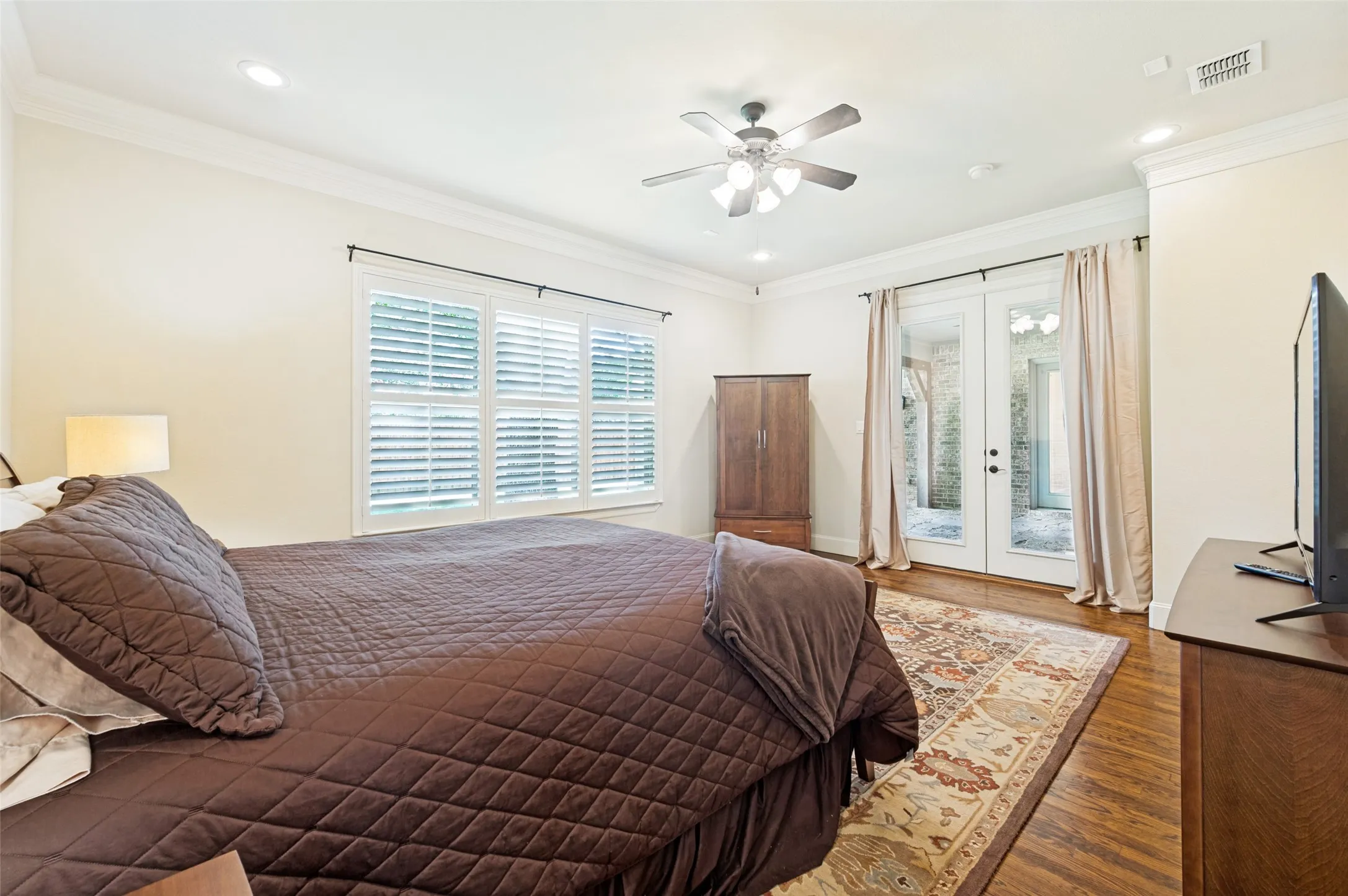 Room featuring wood-finish flooring, recessed lighting, and a ceiling fan