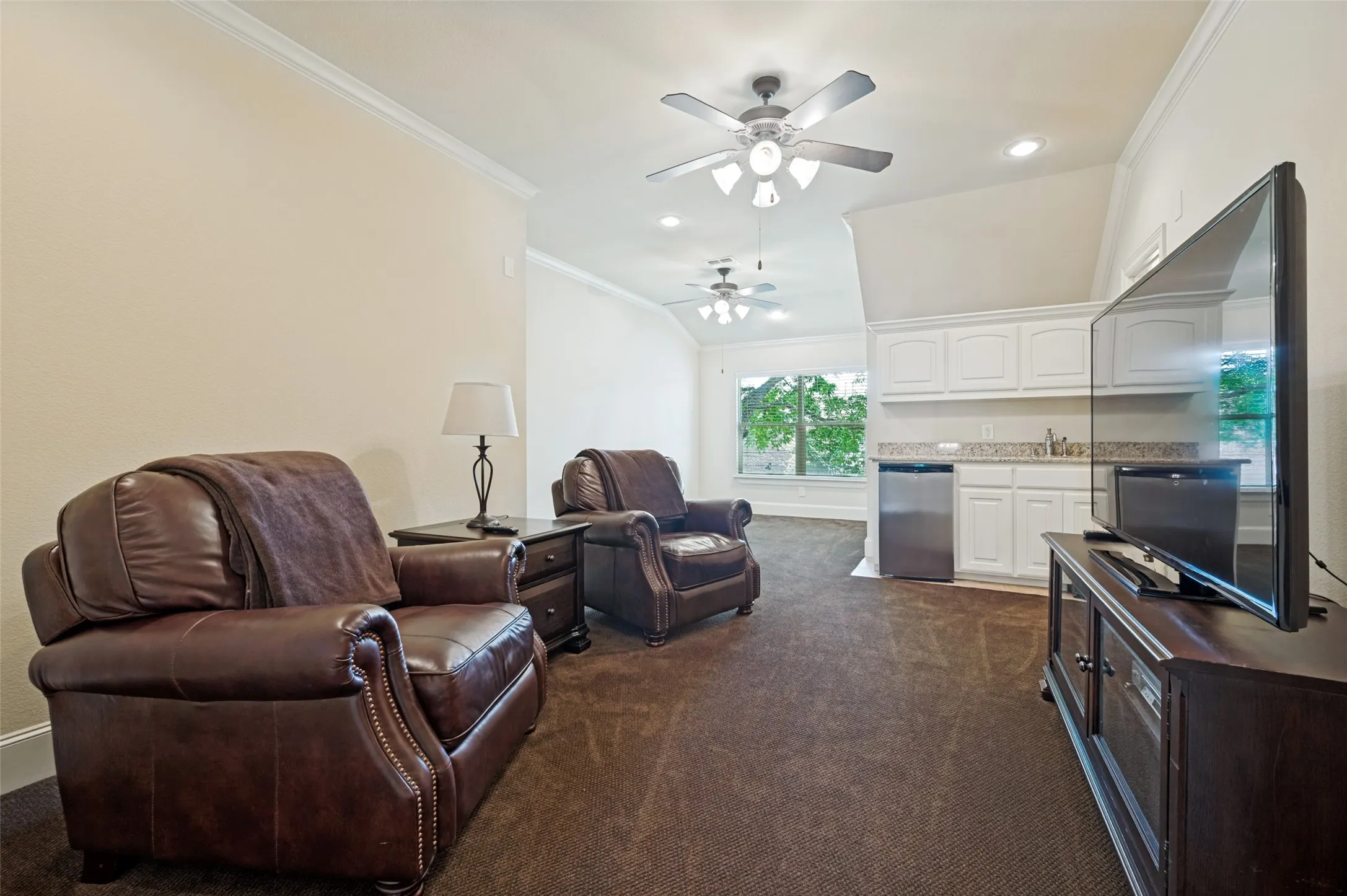 Single Family Residence For Sale in Dallas County , 4106 Lively Lane, Dallas, Texas 75220, 4 Bedroom, 4 Bathroom, 2 Garage spaces, 4,228 Sqft, built in 2007, mls#21349995, Real Estate Agent in Dallas, Homes For Sale in Dallas county, Homes For Sale in Dallas, Realtor in Dallas Texas, Real Estate Brokerage Independent Realty Texas, Luminita Cordes Realtor