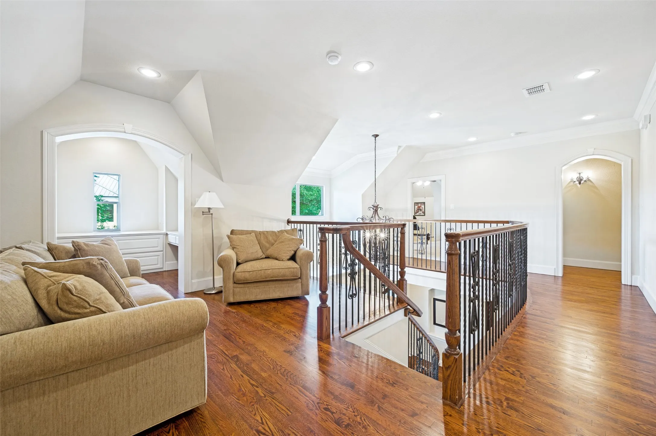 Single Family Residence For Sale in Dallas County , 4106 Lively Lane, Dallas, Texas 75220, 4 Bedroom, 4 Bathroom, 2 Garage spaces, 4,228 Sqft, built in 2007, mls#21349995, Real Estate Agent in Dallas, Homes For Sale in Dallas county, Homes For Sale in Dallas, Realtor in Dallas Texas, Real Estate Brokerage Independent Realty Texas, Luminita Cordes Realtor