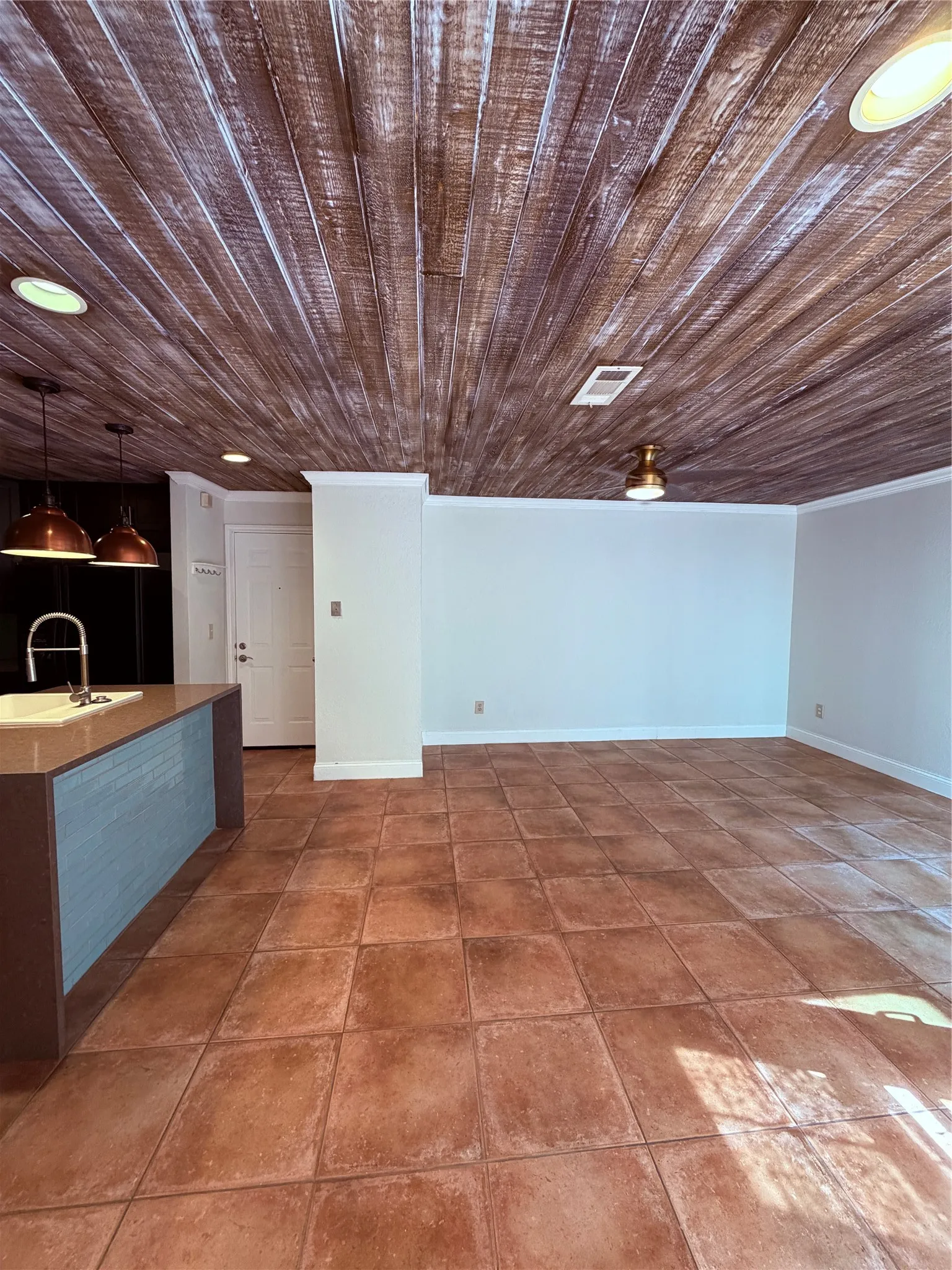 Townhouse For Rent in Collin County , 17715 Windflower Way 107, Dallas, Texas 75252, 3 Bedroom, 3 Bathroom, 2 Garage spaces, 2,374 Sqft, built in 1985, mls#21351454, Real Estate Agent in Dallas, Homes For Rent in Collin county, Homes For Rent in Dallas, Realtor in Dallas Texas, Real Estate Brokerage Independent Realty Texas, Luminita Cordes Realtor