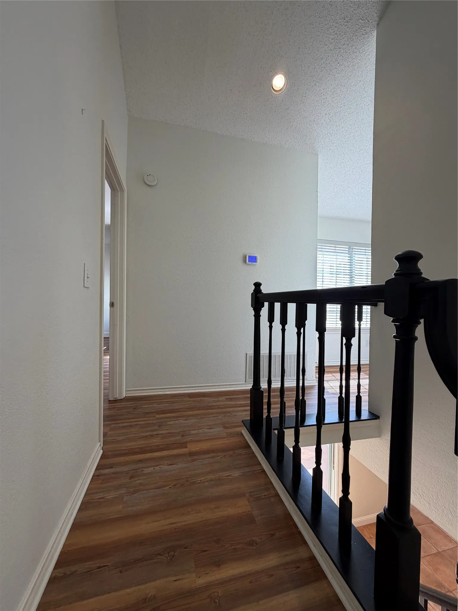 Townhouse For Rent in Collin County , 17715 Windflower Way 107, Dallas, Texas 75252, 3 Bedroom, 3 Bathroom, 2 Garage spaces, 2,374 Sqft, built in 1985, mls#21351454, Real Estate Agent in Dallas, Homes For Rent in Collin county, Homes For Rent in Dallas, Realtor in Dallas Texas, Real Estate Brokerage Independent Realty Texas, Luminita Cordes Realtor