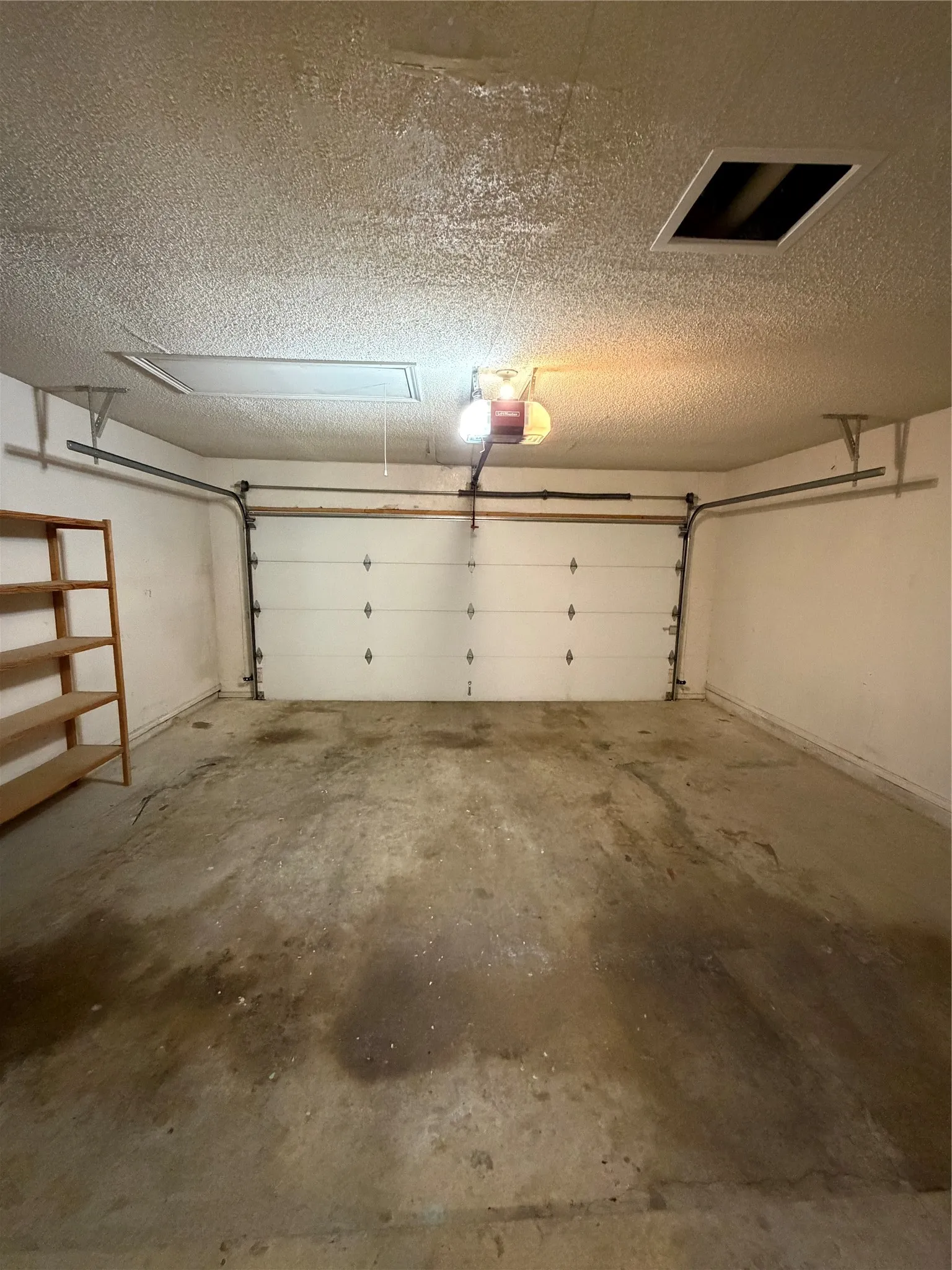Townhouse For Rent in Collin County , 17715 Windflower Way 107, Dallas, Texas 75252, 3 Bedroom, 3 Bathroom, 2 Garage spaces, 2,374 Sqft, built in 1985, mls#21351454, Real Estate Agent in Dallas, Homes For Rent in Collin county, Homes For Rent in Dallas, Realtor in Dallas Texas, Real Estate Brokerage Independent Realty Texas, Luminita Cordes Realtor