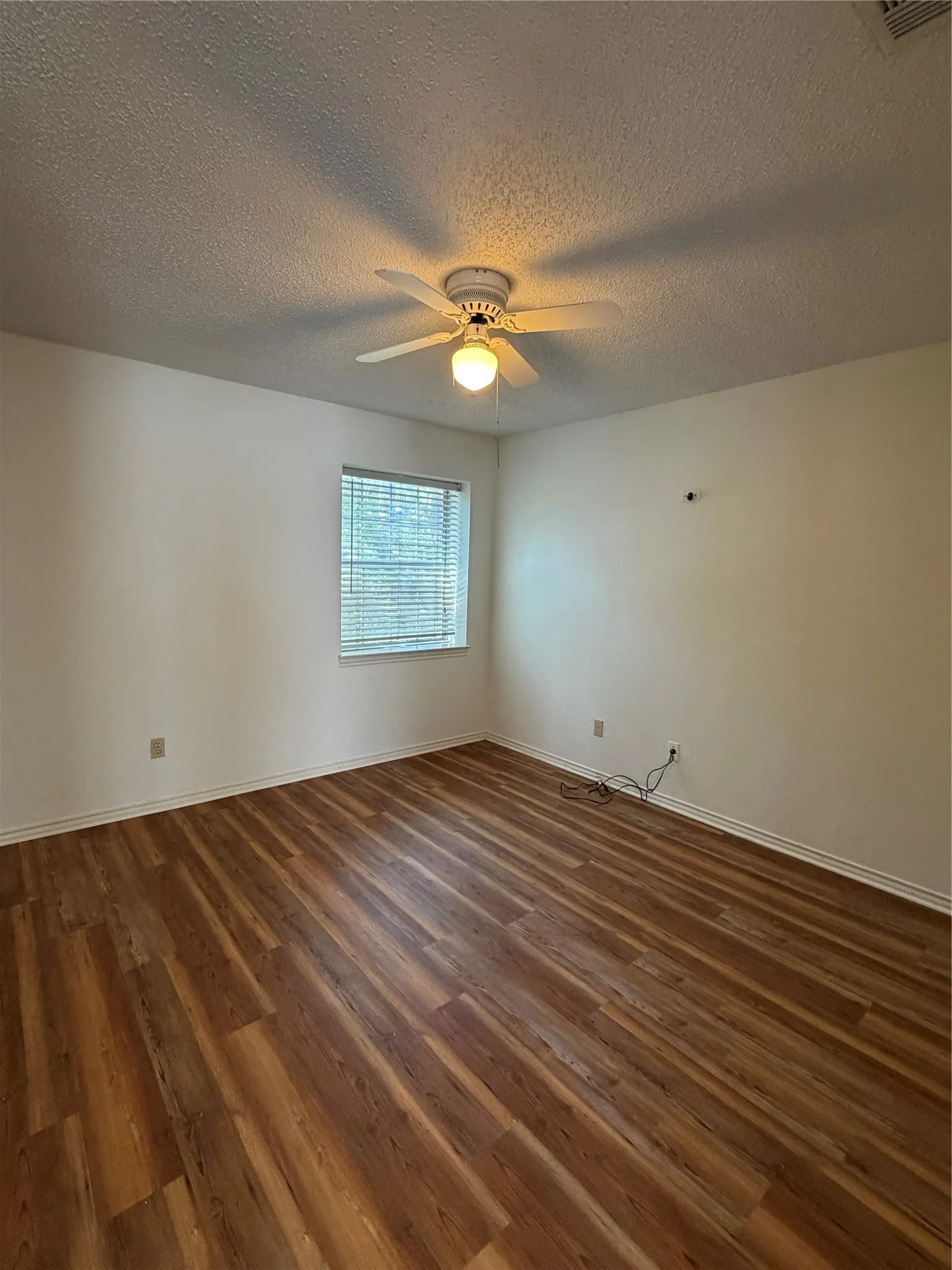 Townhouse For Rent in Collin County , 17715 Windflower Way 107, Dallas, Texas 75252, 3 Bedroom, 3 Bathroom, 2 Garage spaces, 2,374 Sqft, built in 1985, mls#21351454, Real Estate Agent in Dallas, Homes For Rent in Collin county, Homes For Rent in Dallas, Realtor in Dallas Texas, Real Estate Brokerage Independent Realty Texas, Luminita Cordes Realtor