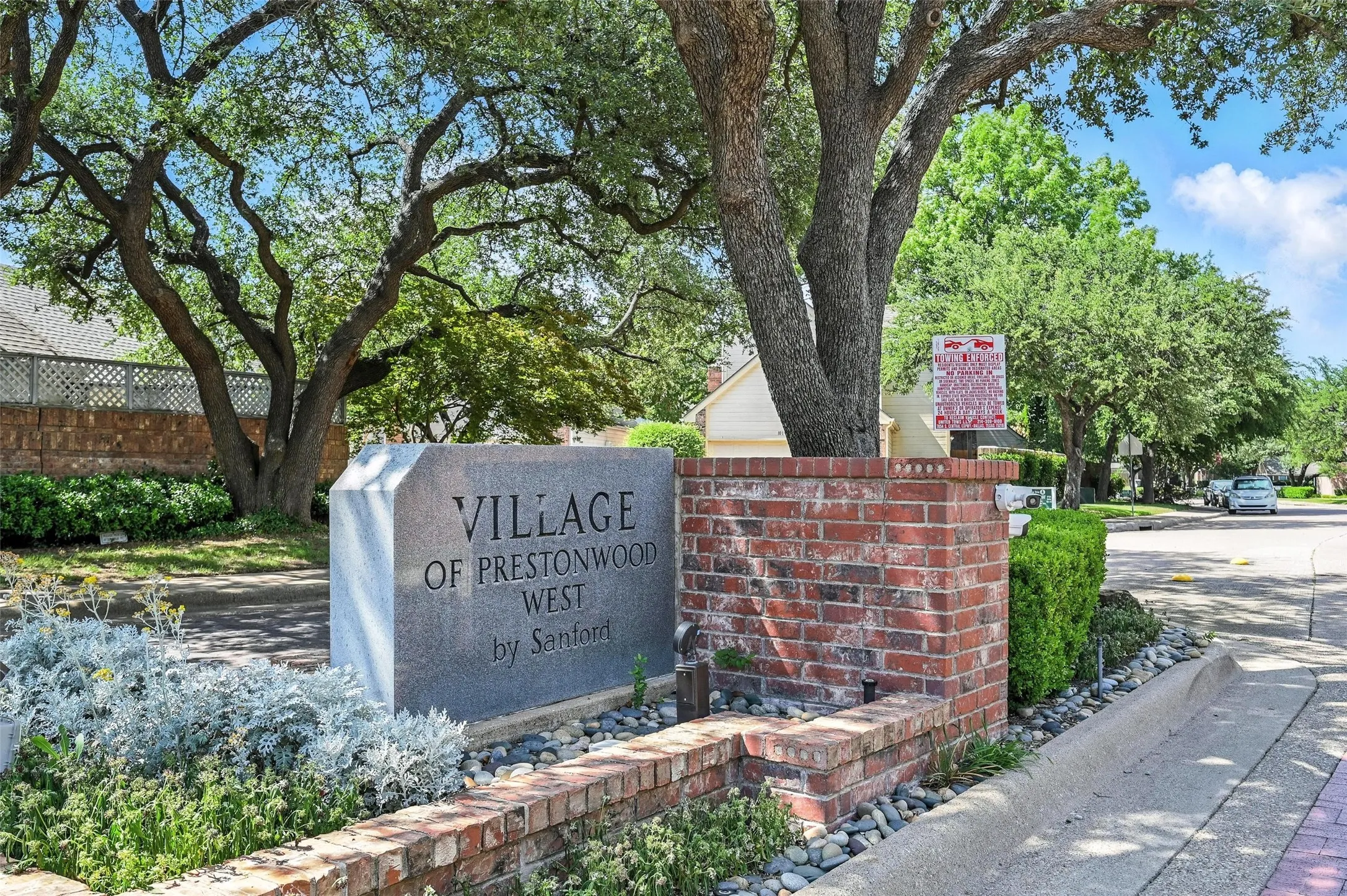 Townhouse For Rent in Collin County , 17715 Windflower Way 107, Dallas, Texas 75252, 3 Bedroom, 3 Bathroom, 2 Garage spaces, 2,374 Sqft, built in 1985, mls#21351454, Real Estate Agent in Dallas, Homes For Rent in Collin county, Homes For Rent in Dallas, Realtor in Dallas Texas, Real Estate Brokerage Independent Realty Texas, Luminita Cordes Realtor