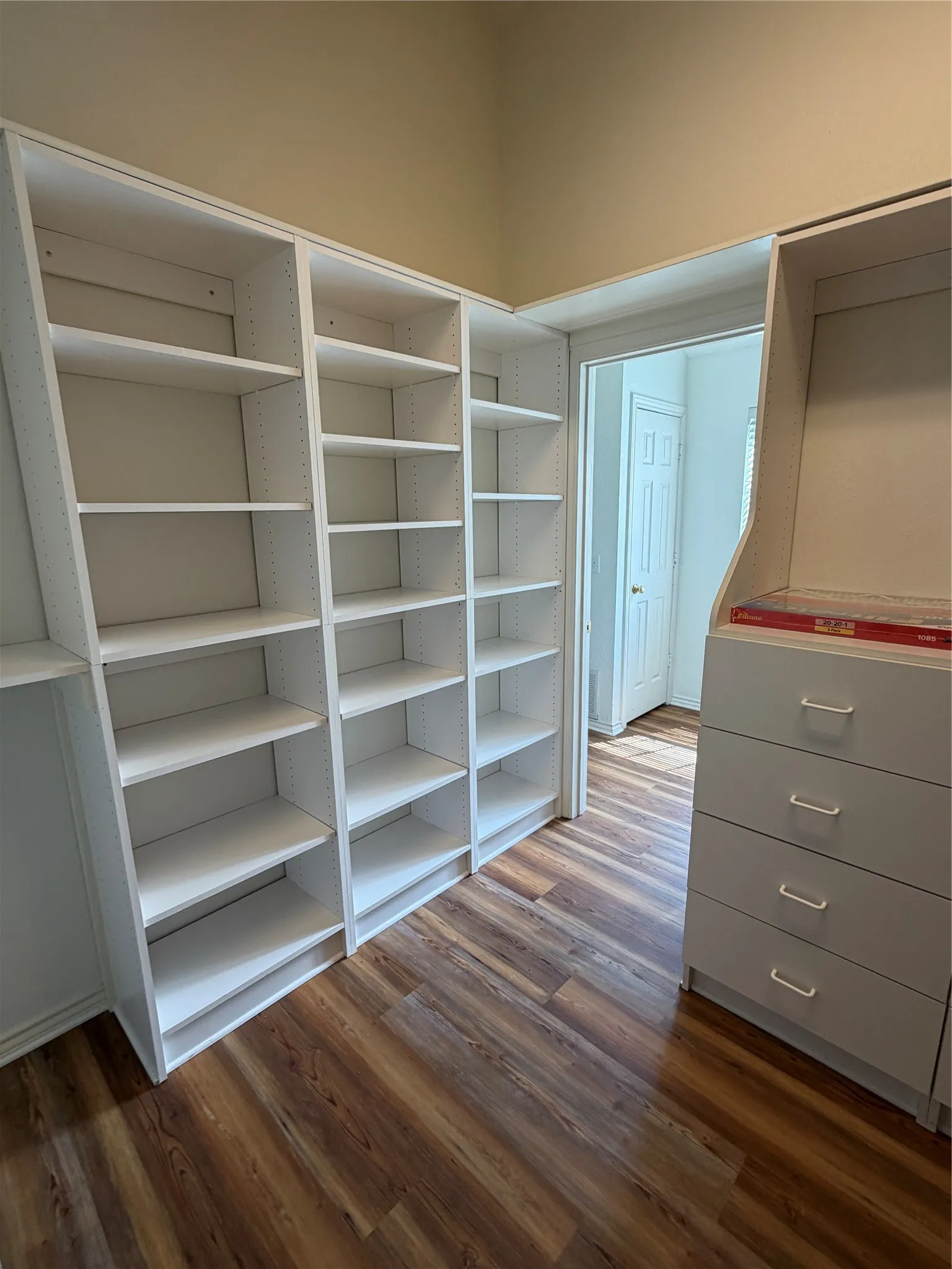 Townhouse For Rent in Collin County , 17715 Windflower Way 107, Dallas, Texas 75252, 3 Bedroom, 3 Bathroom, 2 Garage spaces, 2,374 Sqft, built in 1985, mls#21351454, Real Estate Agent in Dallas, Homes For Rent in Collin county, Homes For Rent in Dallas, Realtor in Dallas Texas, Real Estate Brokerage Independent Realty Texas, Luminita Cordes Realtor