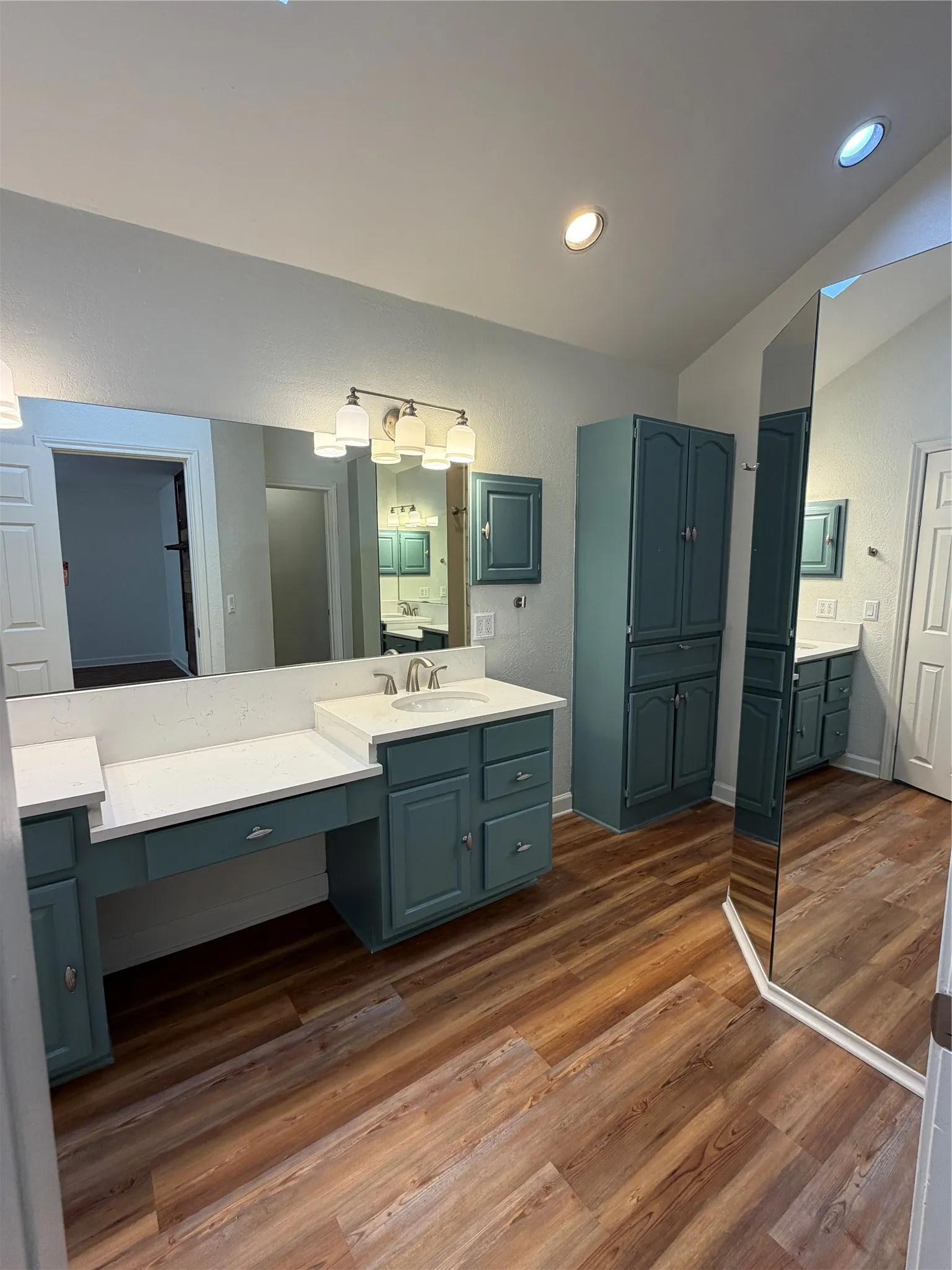 Townhouse For Rent in Collin County , 17715 Windflower Way 107, Dallas, Texas 75252, 3 Bedroom, 3 Bathroom, 2 Garage spaces, 2,374 Sqft, built in 1985, mls#21351454, Real Estate Agent in Dallas, Homes For Rent in Collin county, Homes For Rent in Dallas, Realtor in Dallas Texas, Real Estate Brokerage Independent Realty Texas, Luminita Cordes Realtor